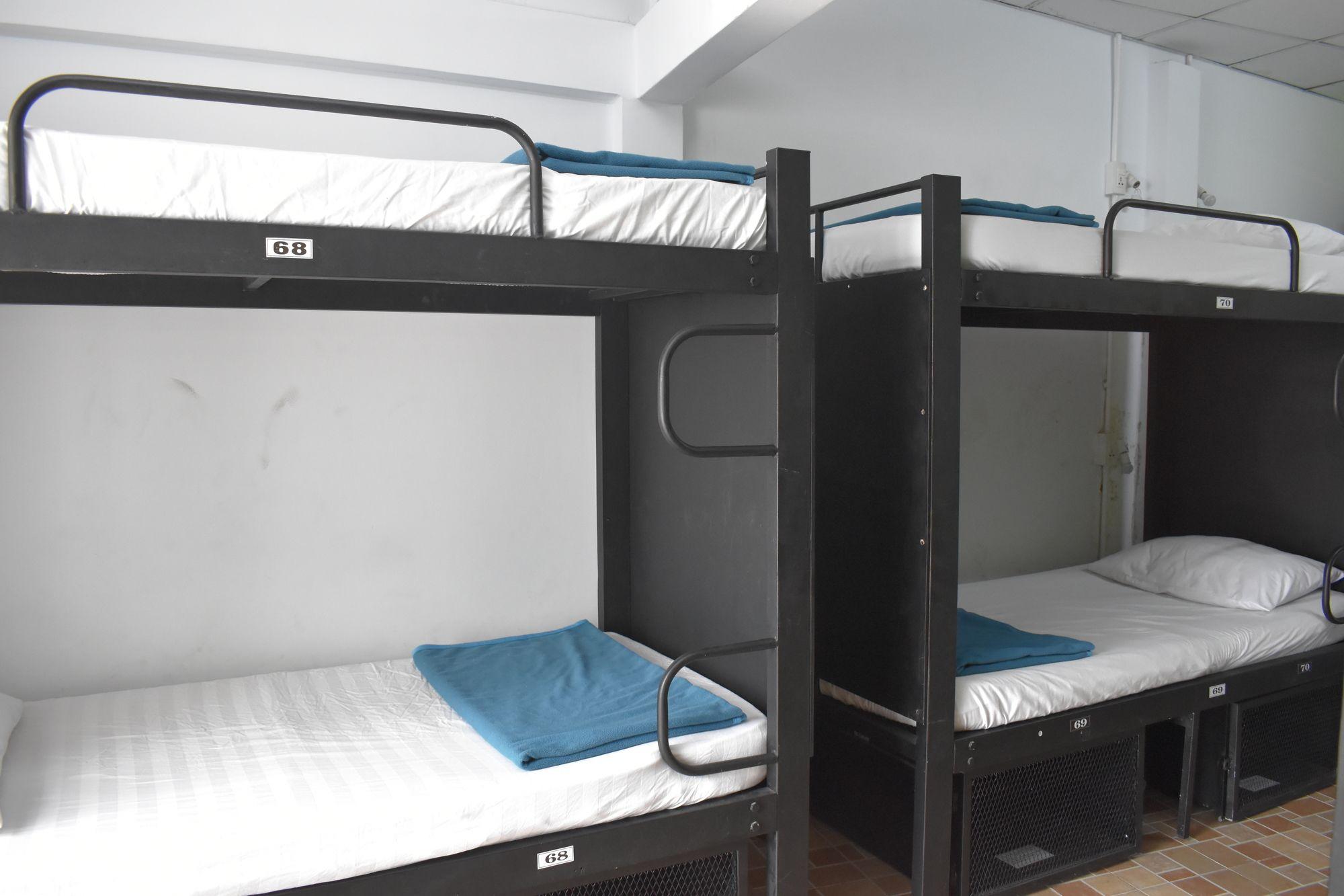 Hangout Hcm (adults Only) Hostel
