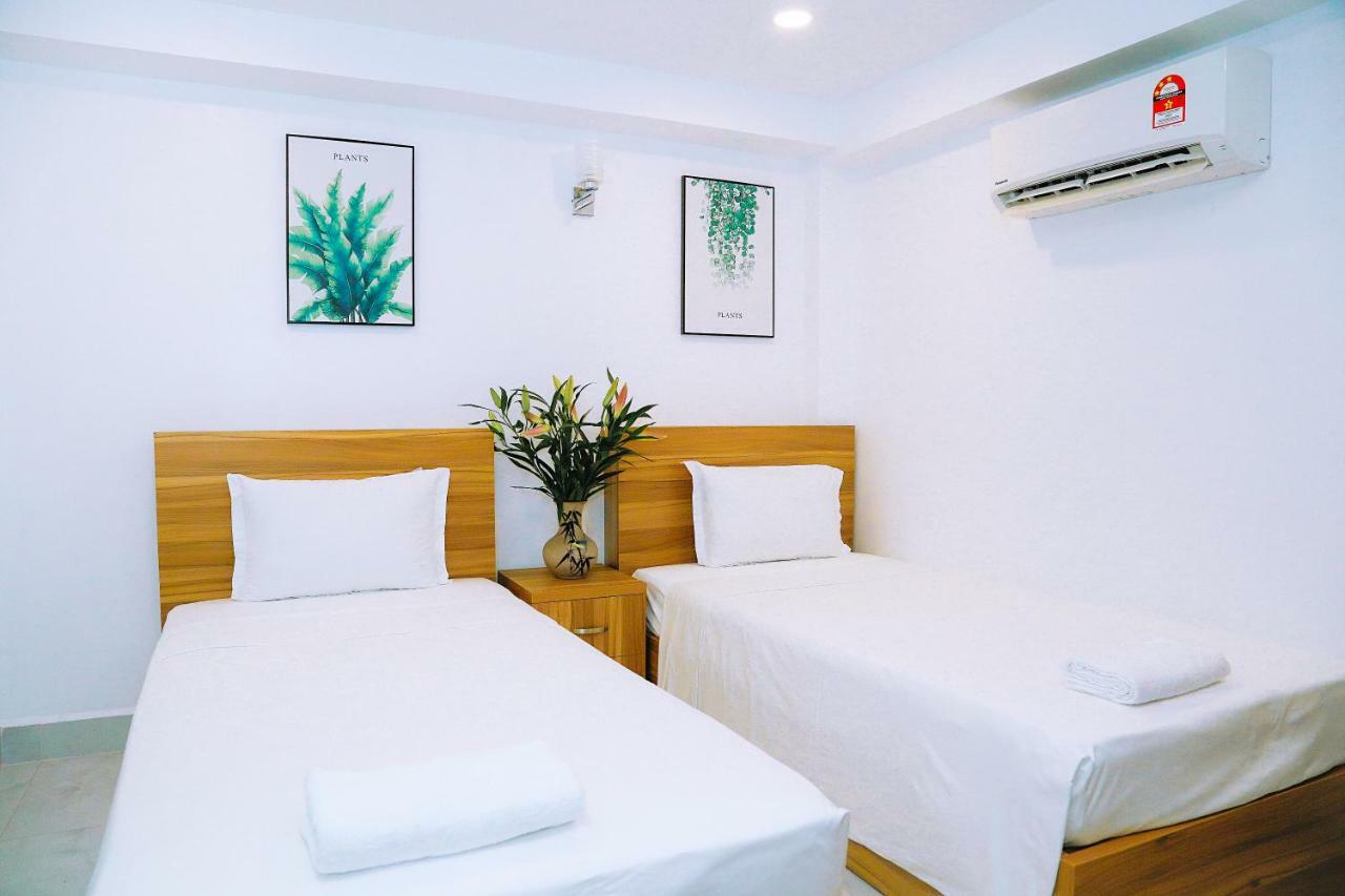 Louis - Bui Vien Walking Street Bed & Breakfast 2*