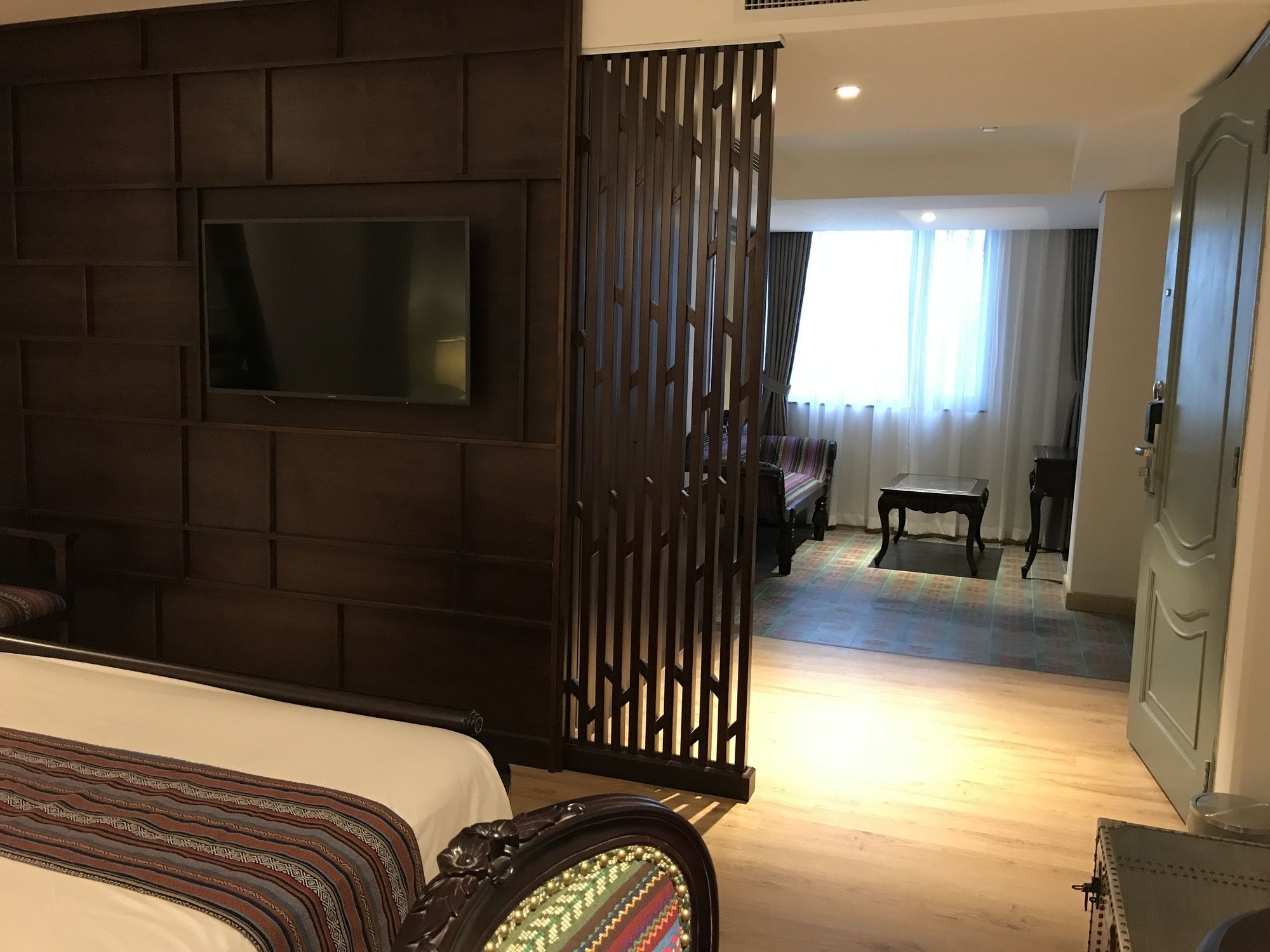 Au Legend Hotel