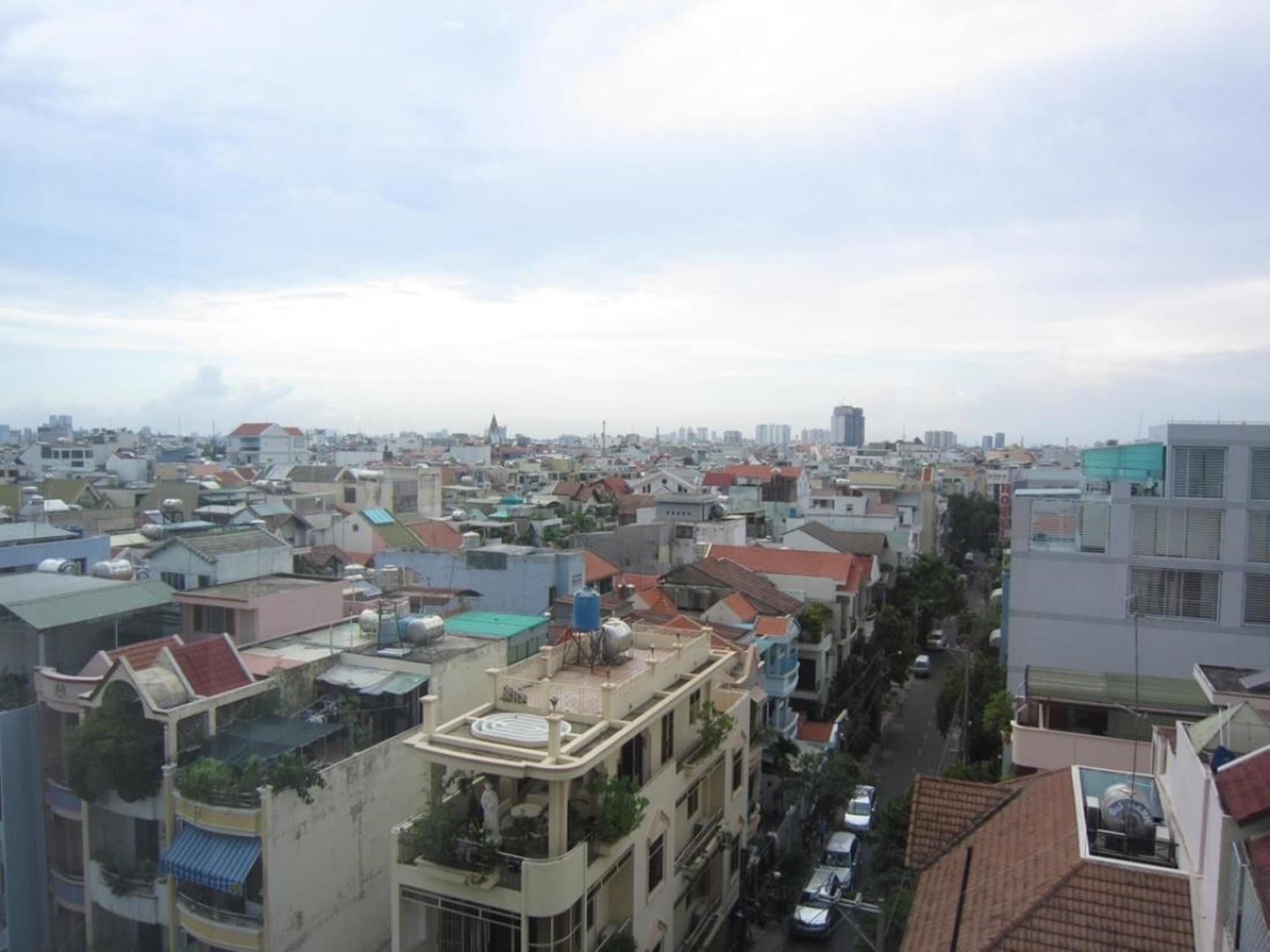 Hoang Thanh Thuy Airport 2 - Gan Am Thuc Dem Cho Hoang Hoa Tham
