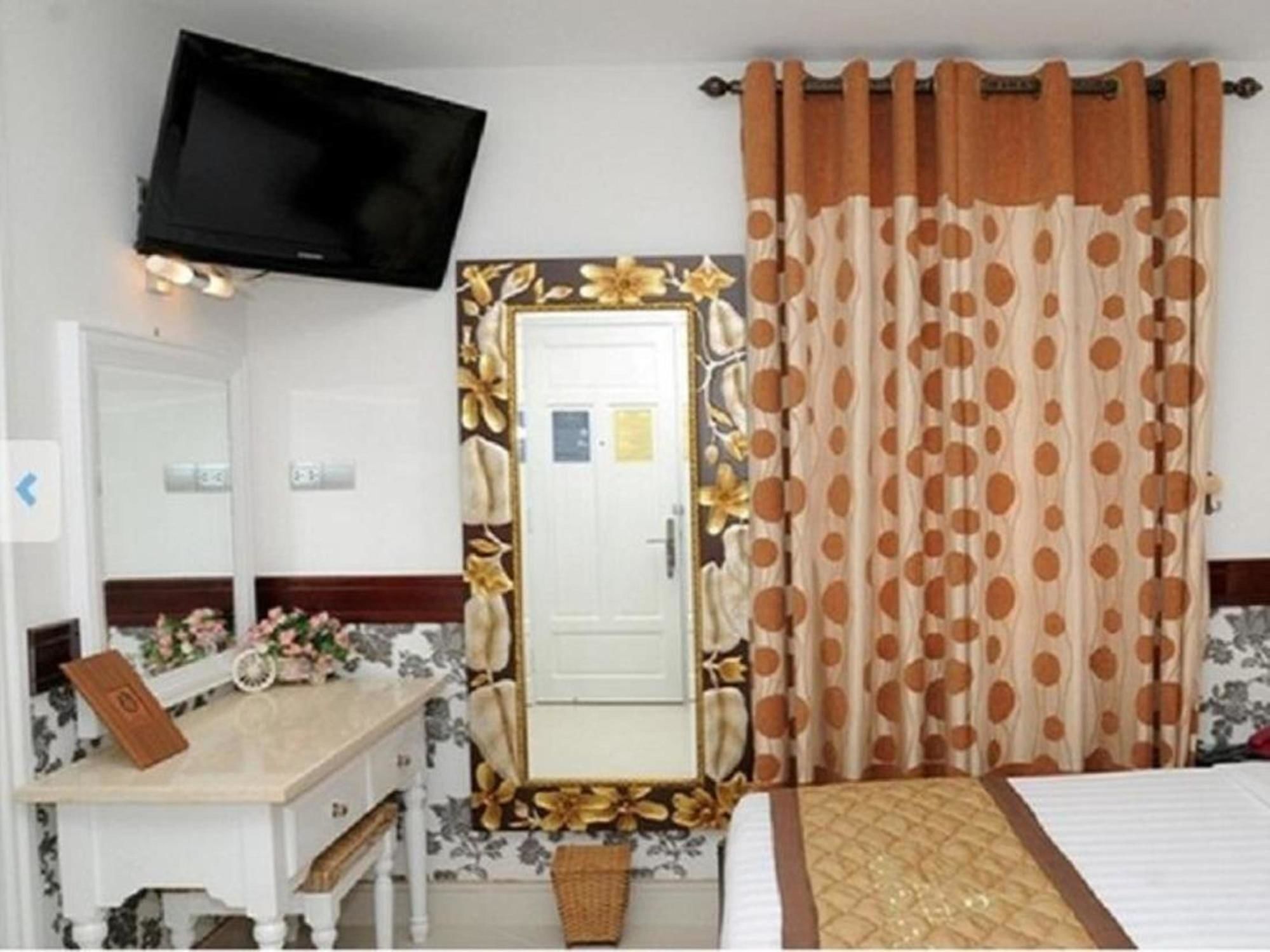 Hoang Thanh Thuy Airport 2 - Gan Am Thuc Dem Cho Hoang Hoa Tham Hotel 2*