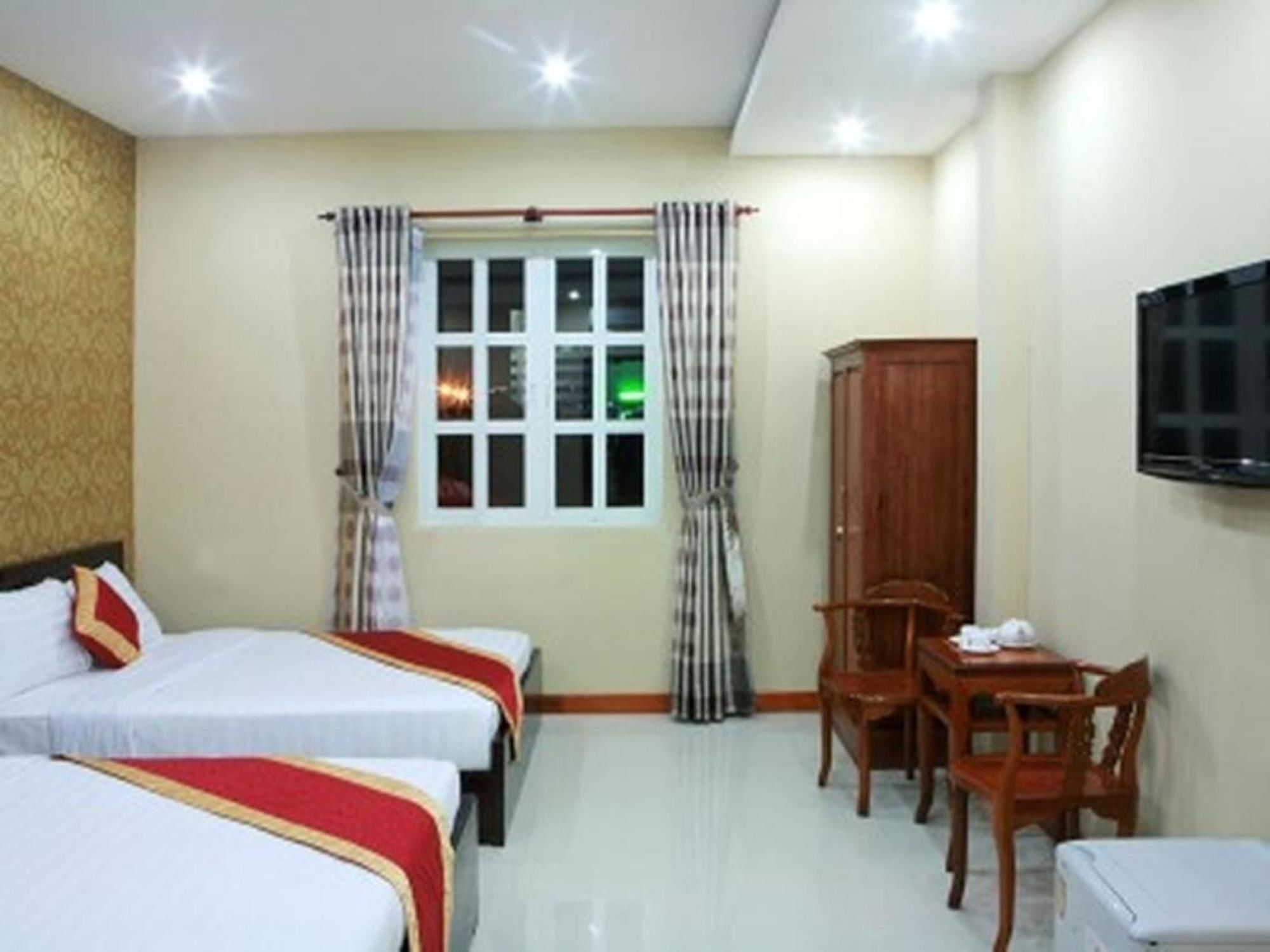 Hotel Sunflowers Airport