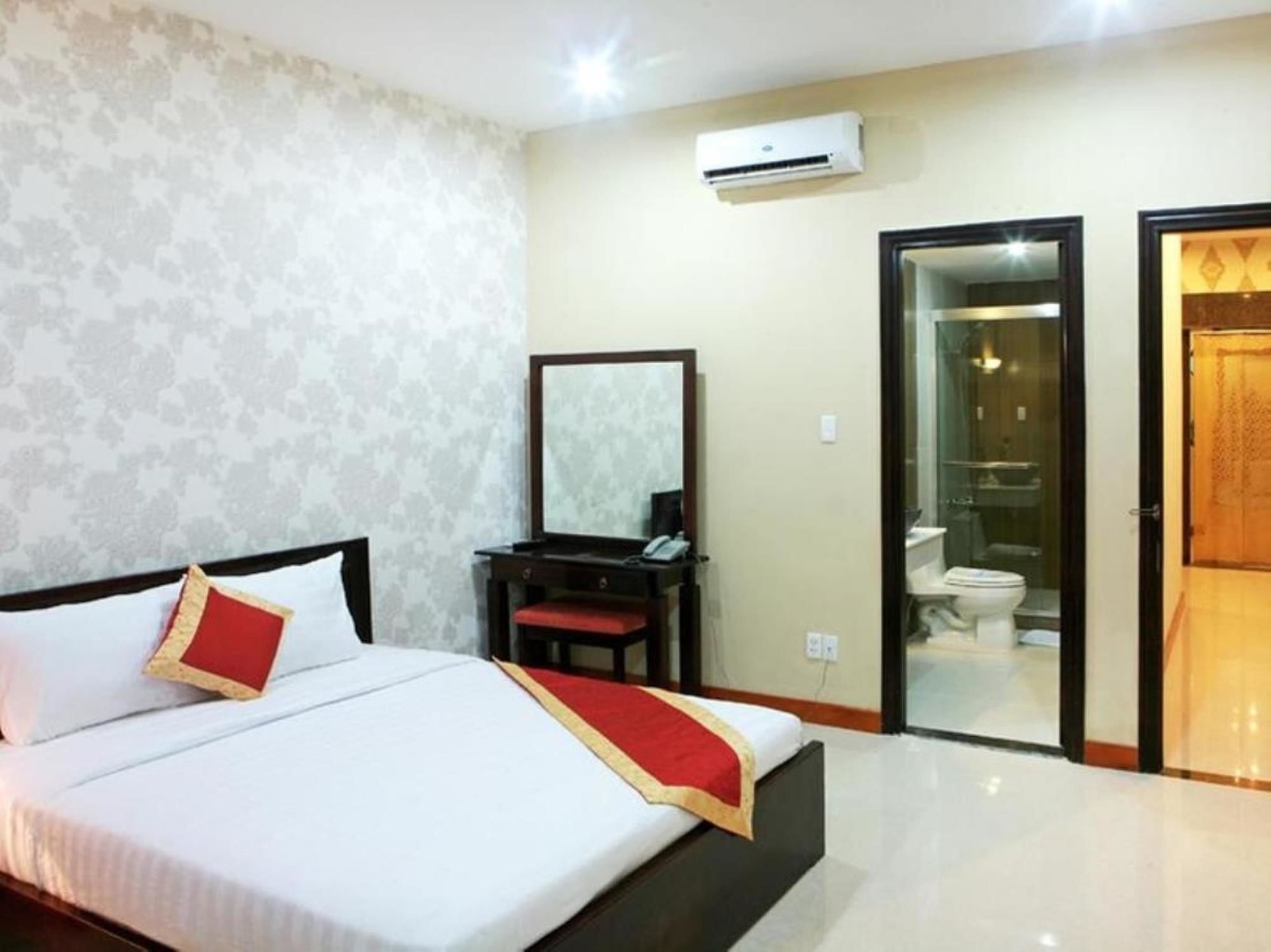 Sunflowers Airport Hotel 2*