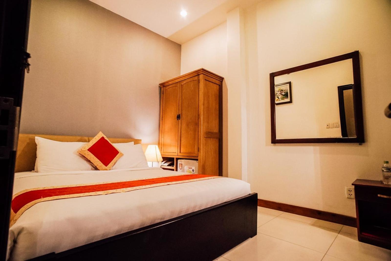 Hotel Sunflowers Airport 2*