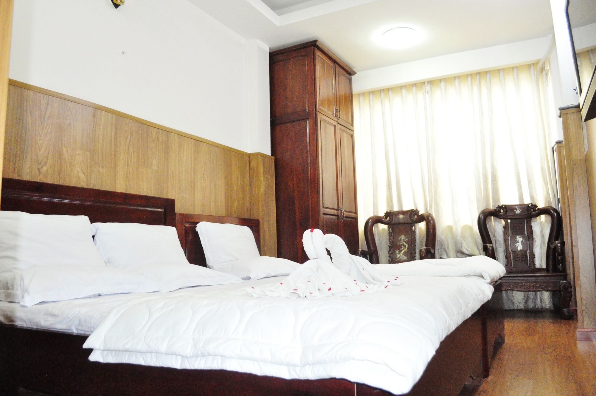 Around The World Hotel