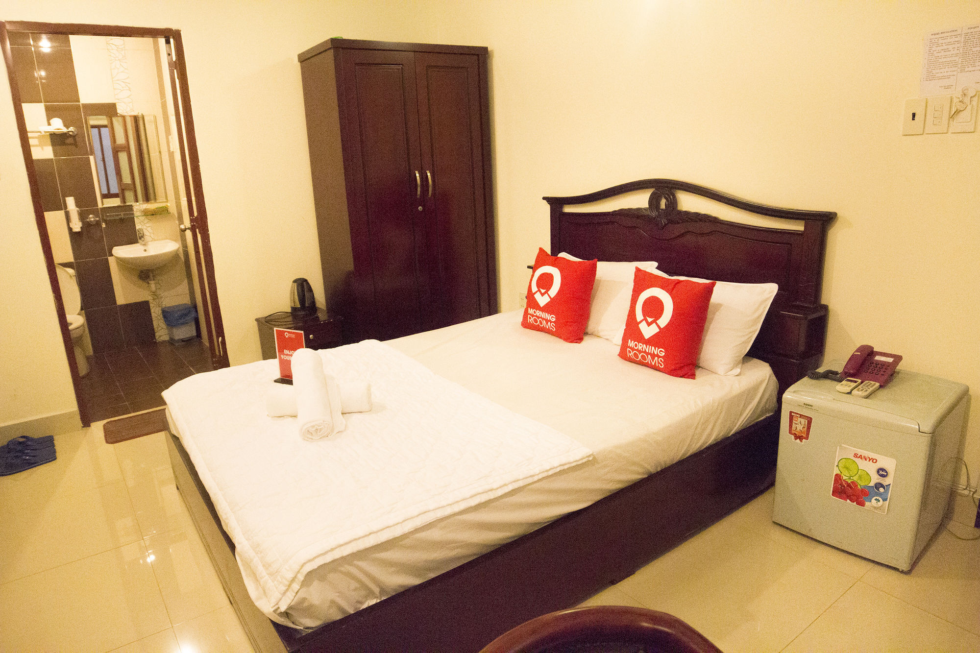 Morning Dinh Tien Hoang Hotel