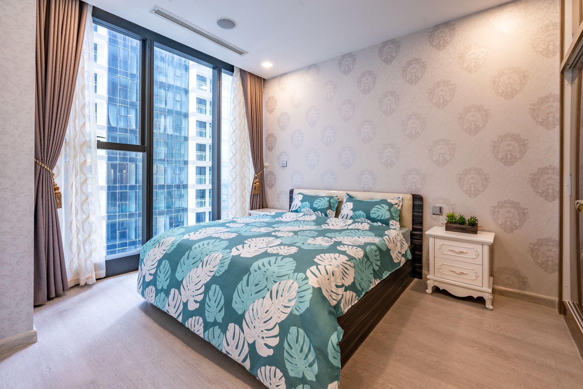 Urban House Saigon - Golden River Apartment *