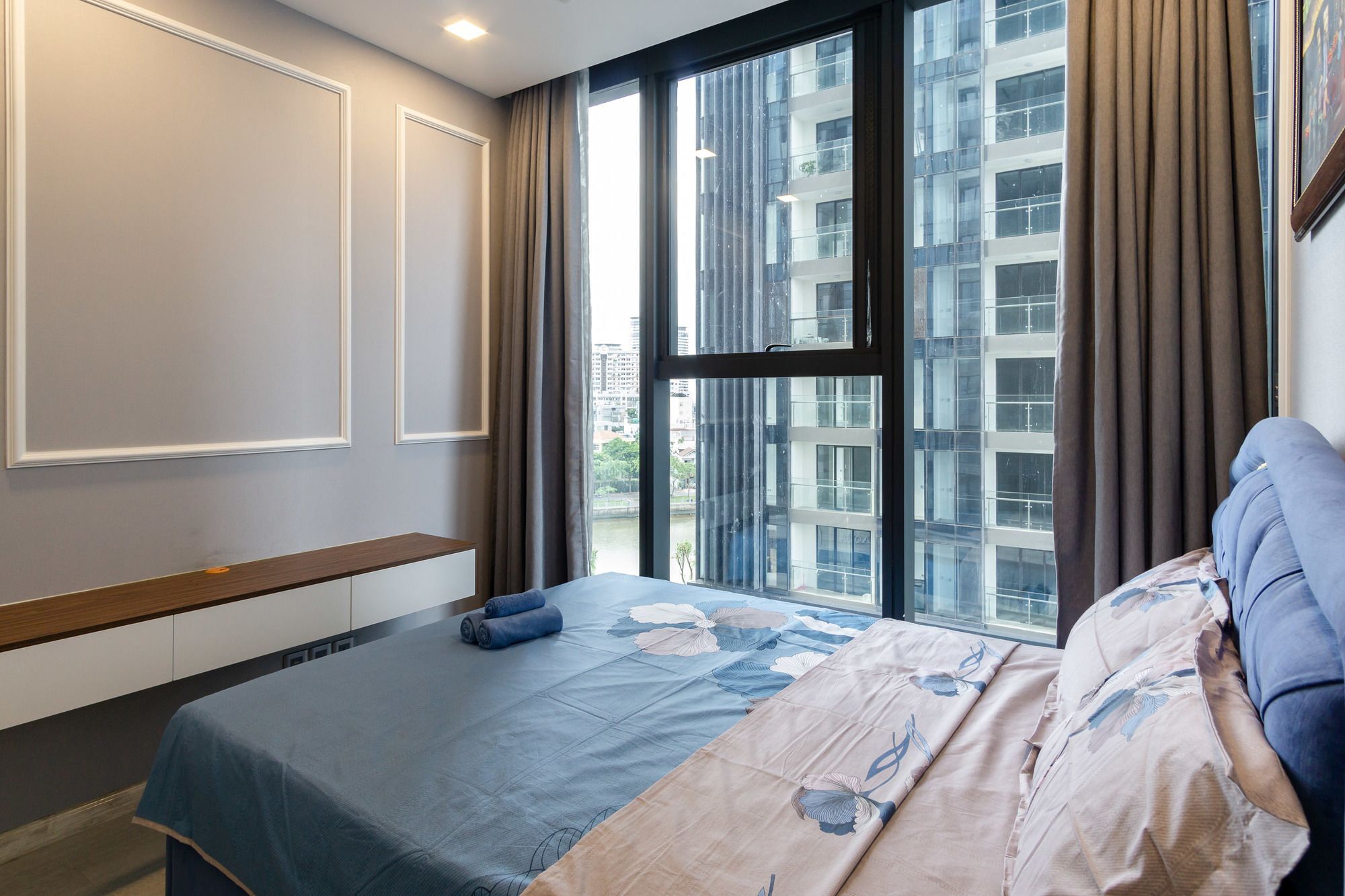Urban House Saigon - Golden River Apartment *