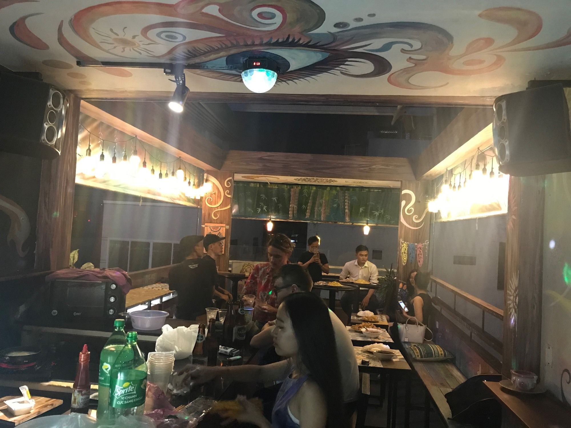 Wanderlust Saigon & Rooftop Bar Hostel *