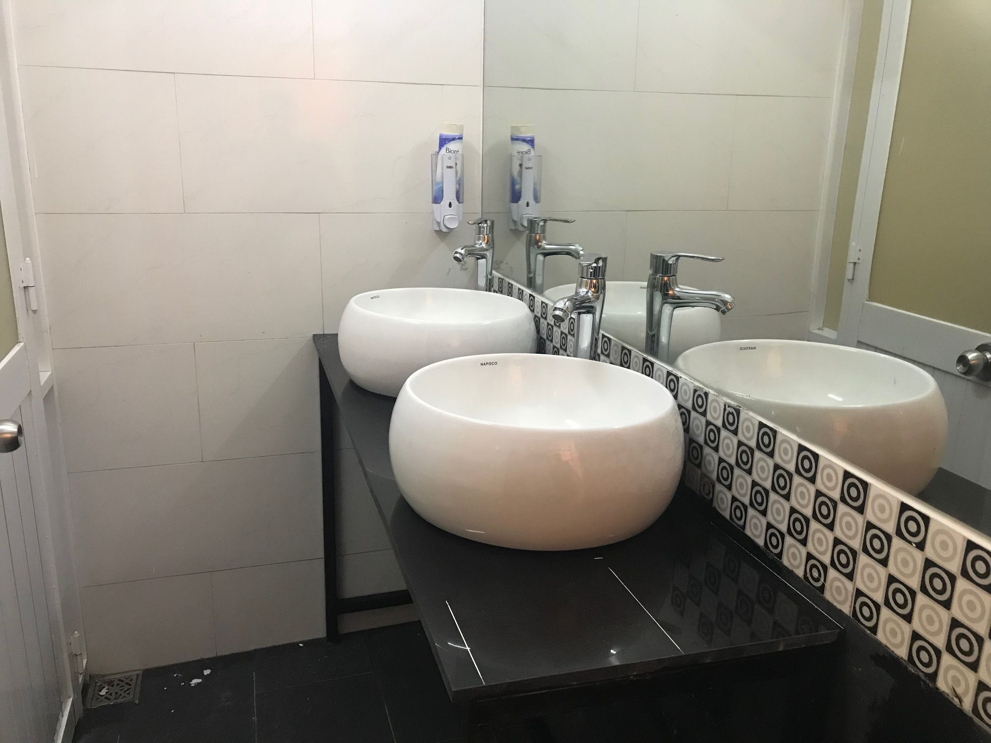 Hostel Wanderlust Saigon & Rooftop Bar