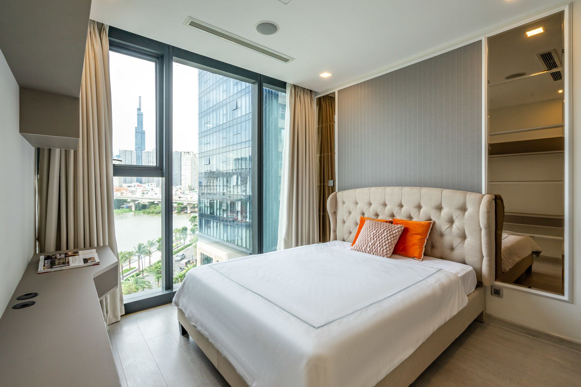 Urban House Saigon - Golden River