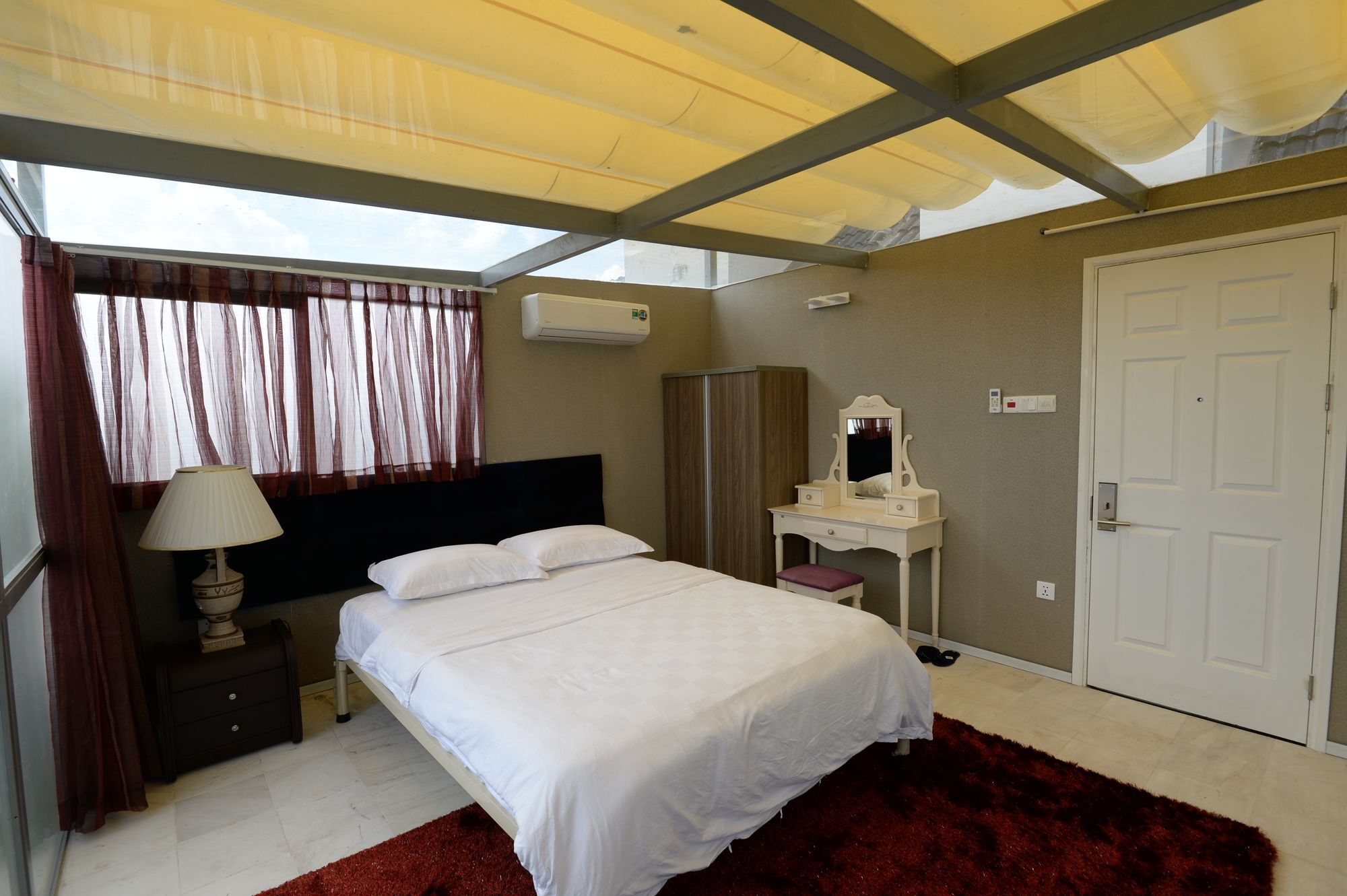 The Palm Apartment