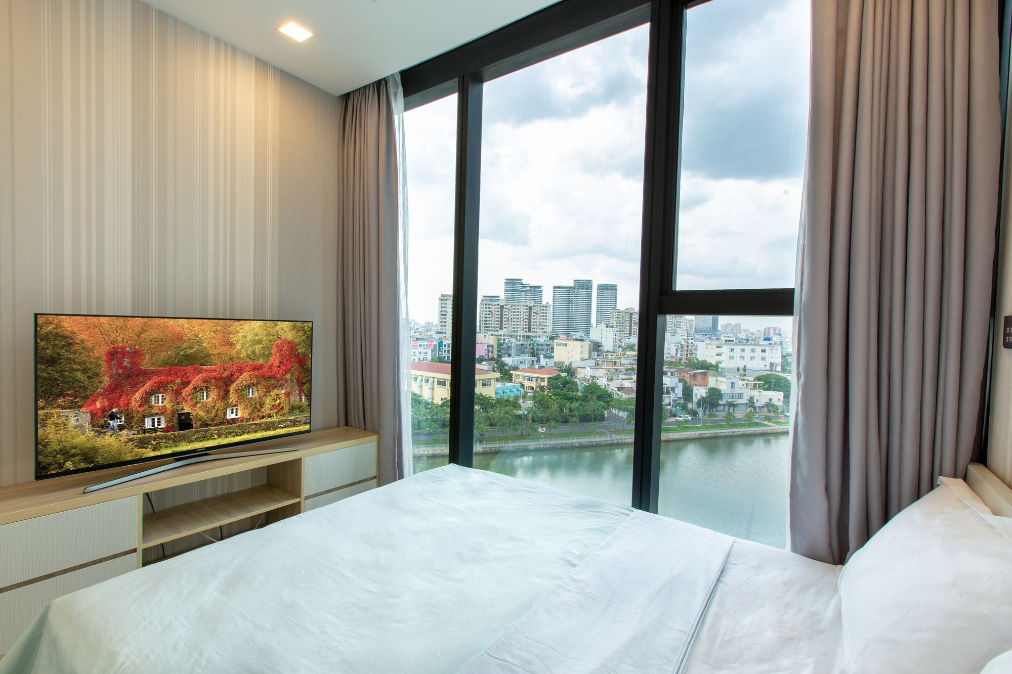 Urban House Saigon - Golden River Apartment *