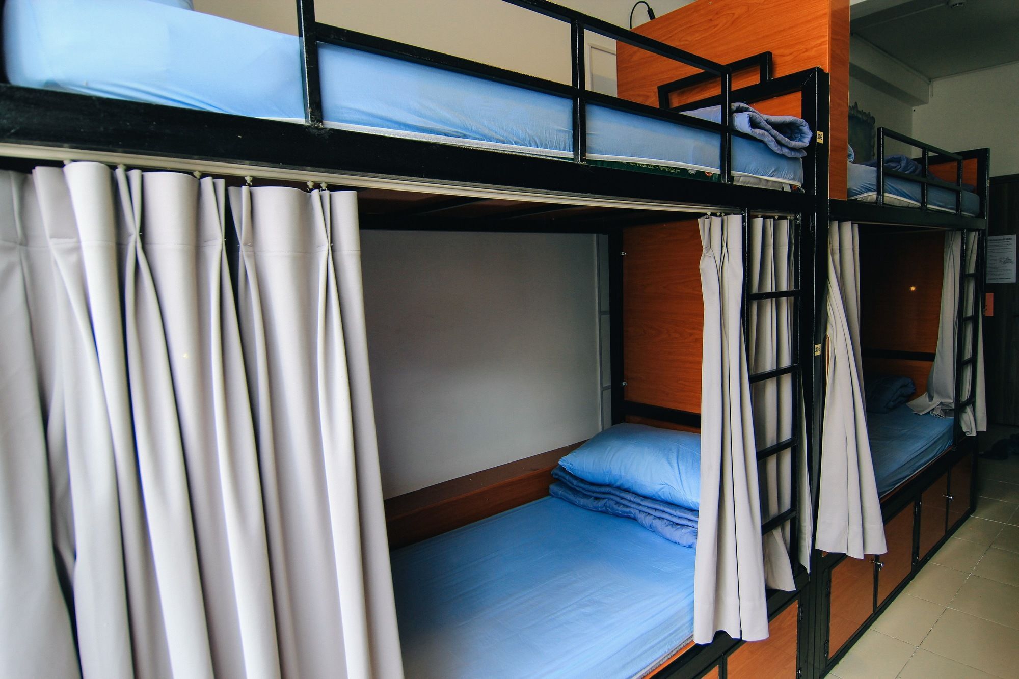 Hostel Wanderlust Saigon & Rooftop Bar