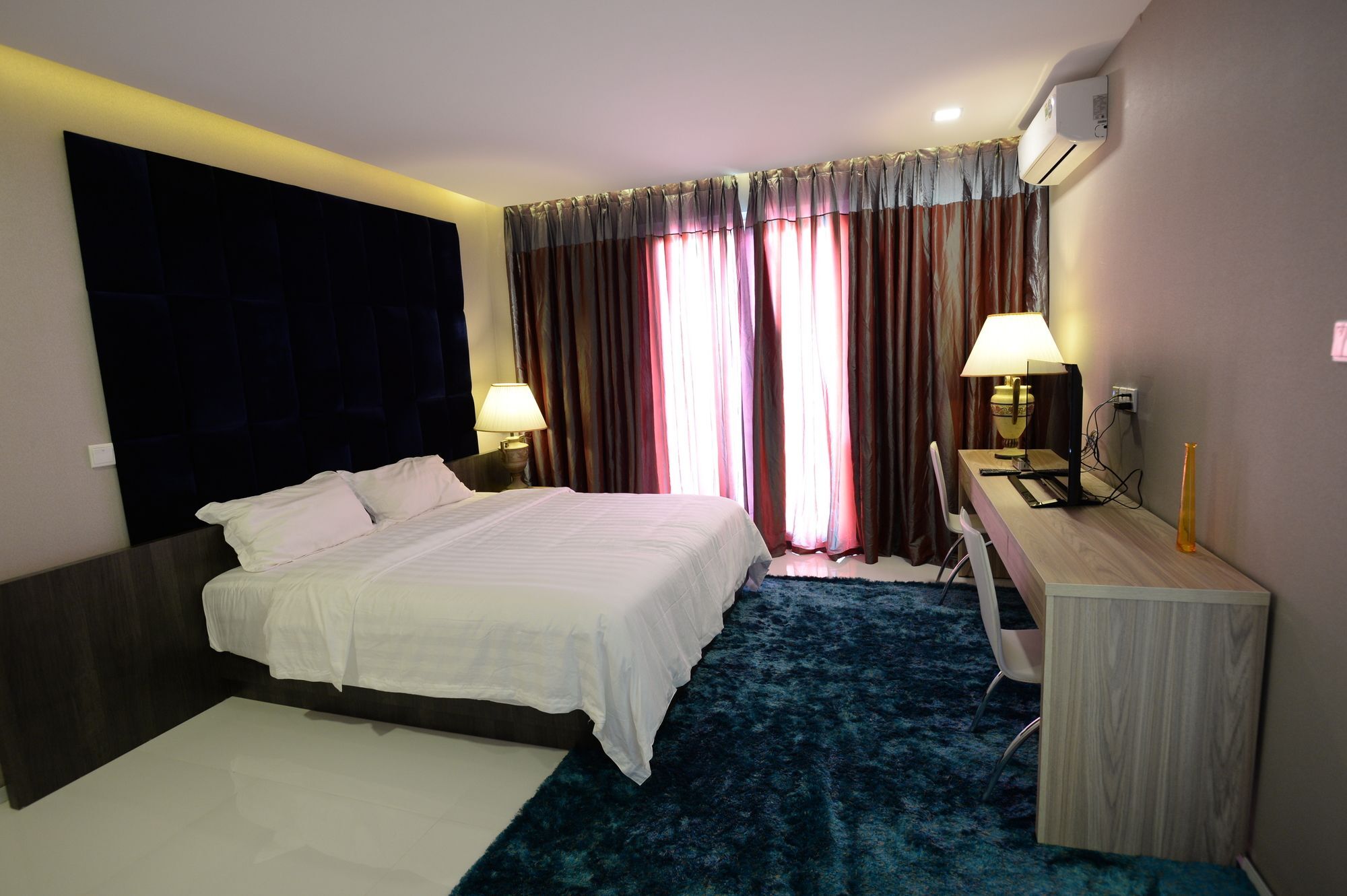 The Palm Apartment *