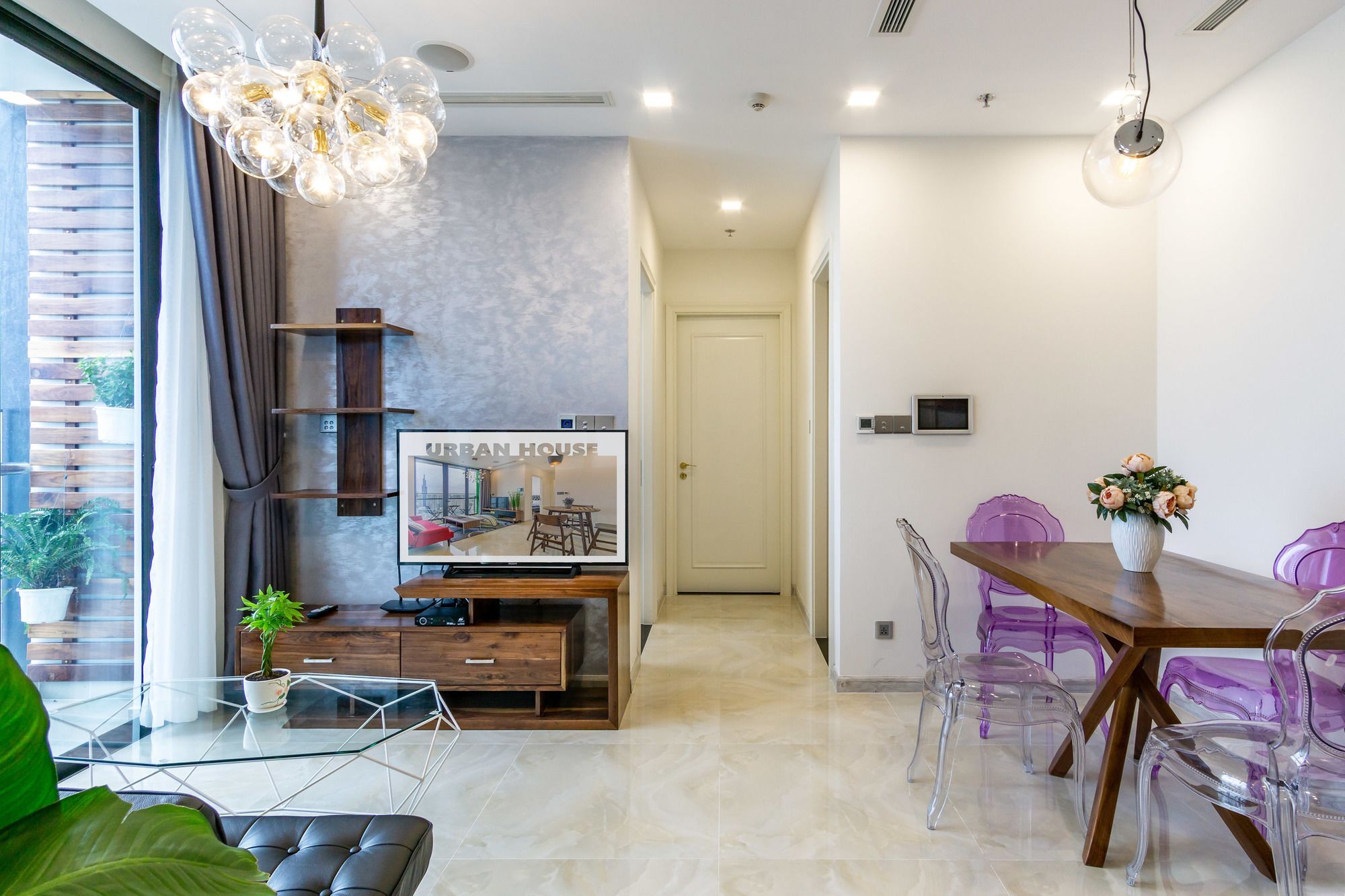 Urban House Saigon - Golden River *
