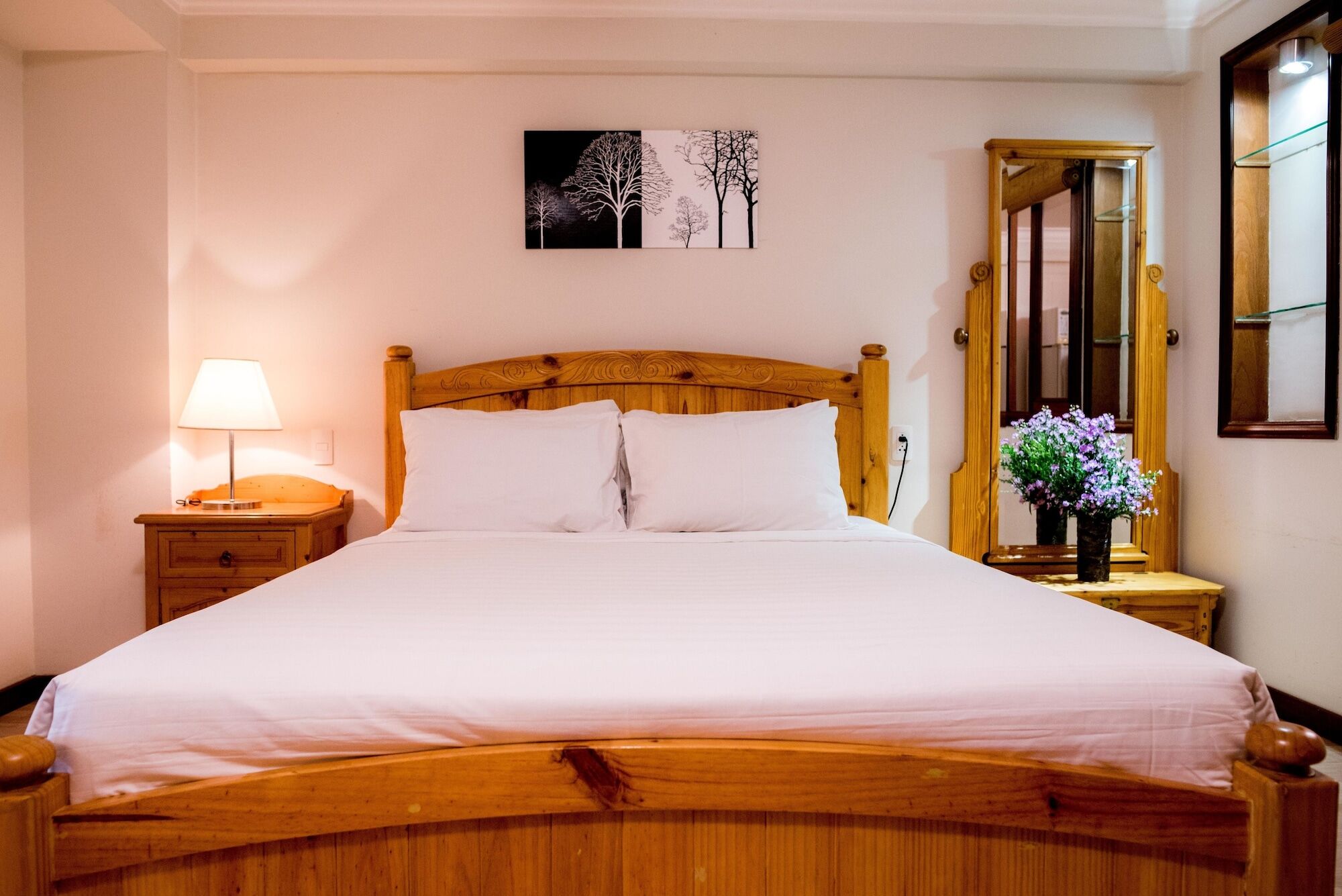 Khách sạn Ba Tra House