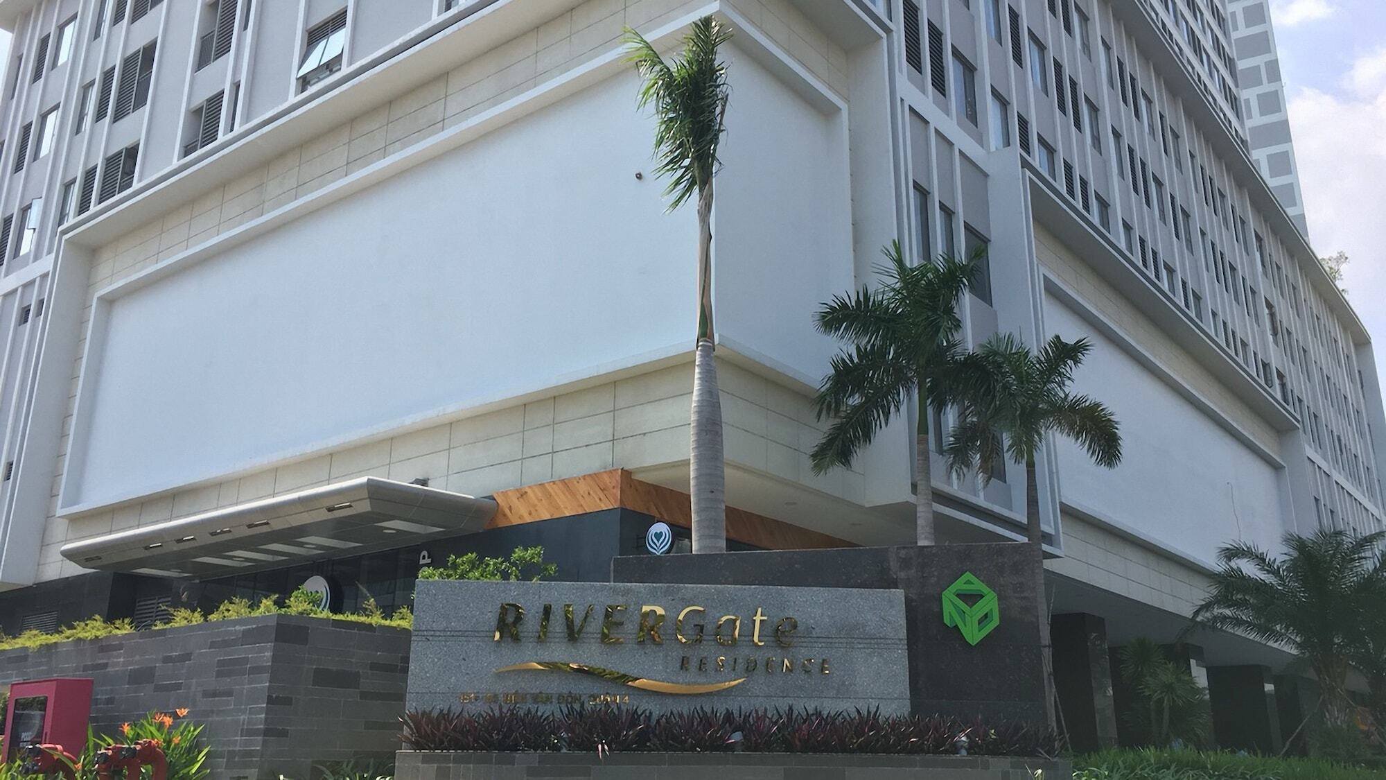 Blue Rivergate Apartment