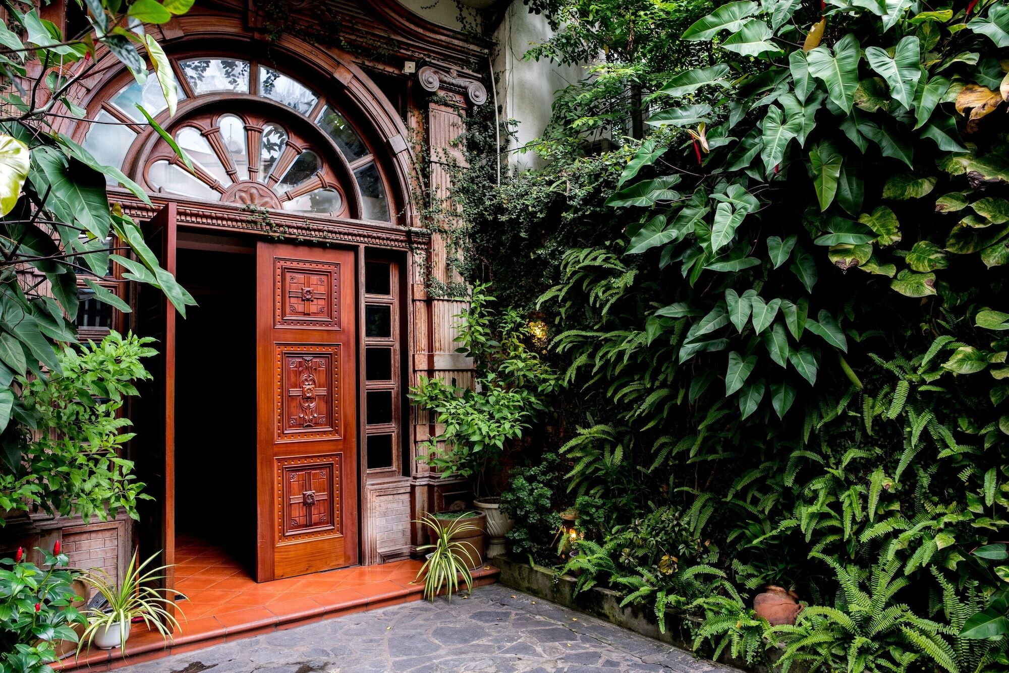Khách sạn Ba Tra House