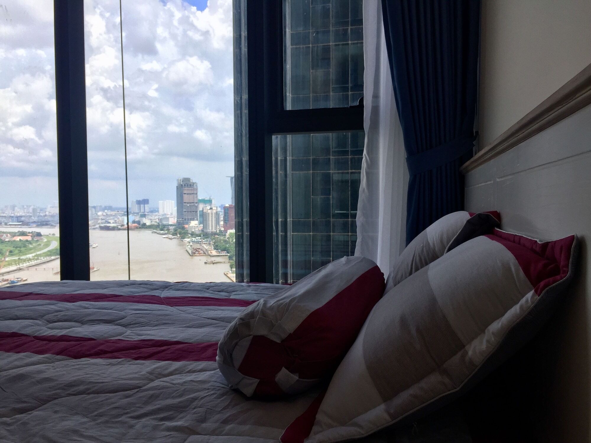 Luxury Apartmentel - Vinhomes Golden River * TP. Hồ Chí Minh