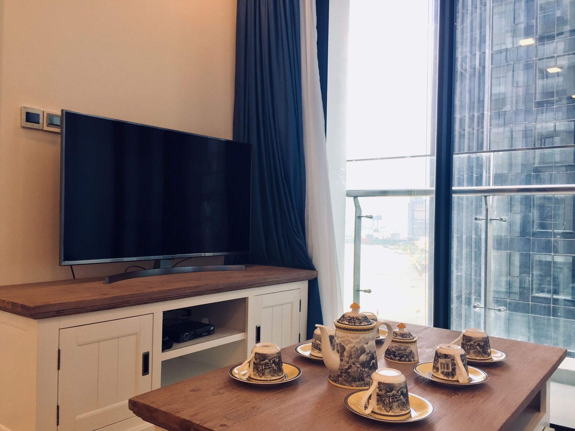 Luxury Apartmentel - Vinhomes Golden River *