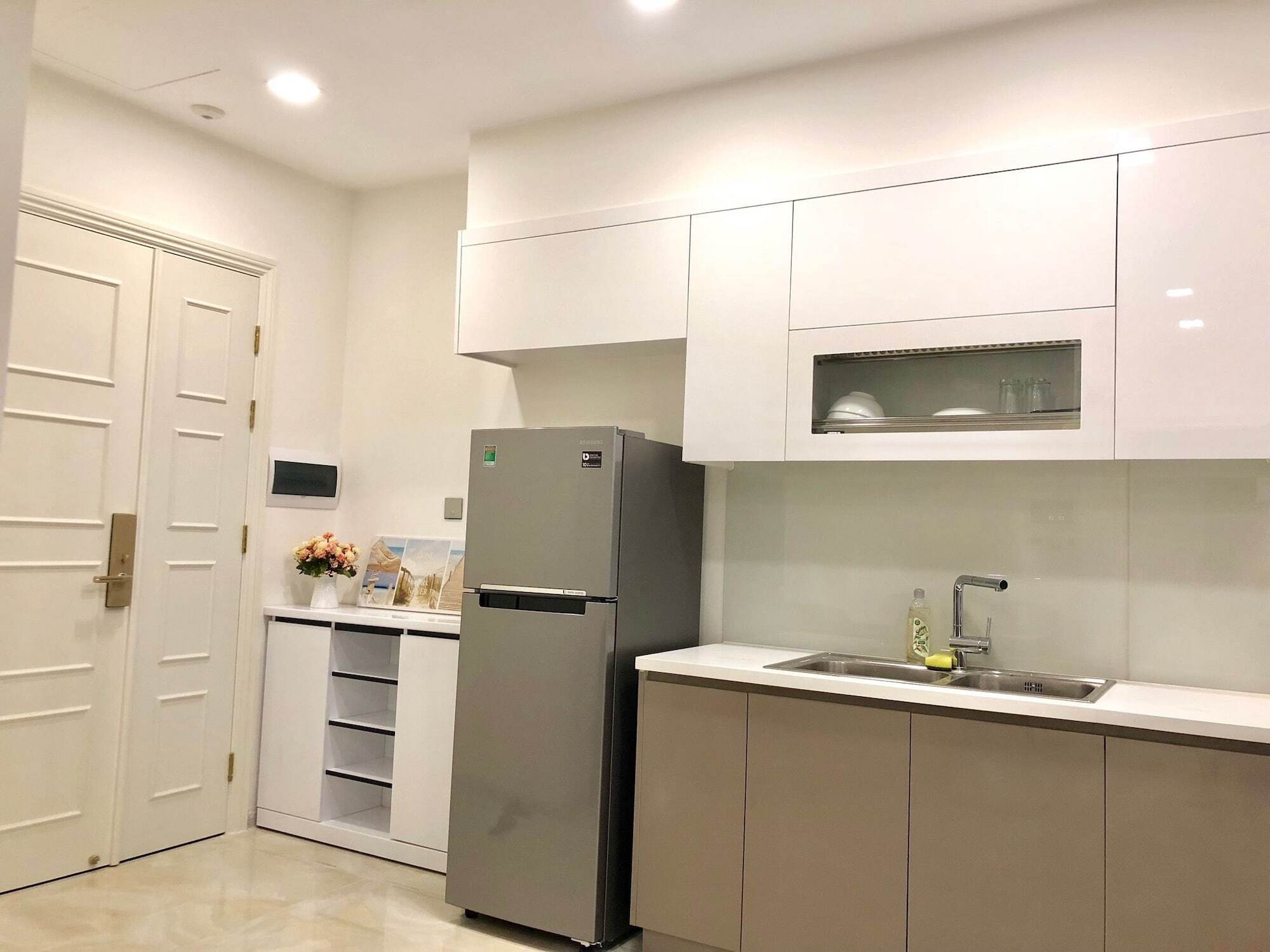 Mins - Vinhome Golden River Apartment *