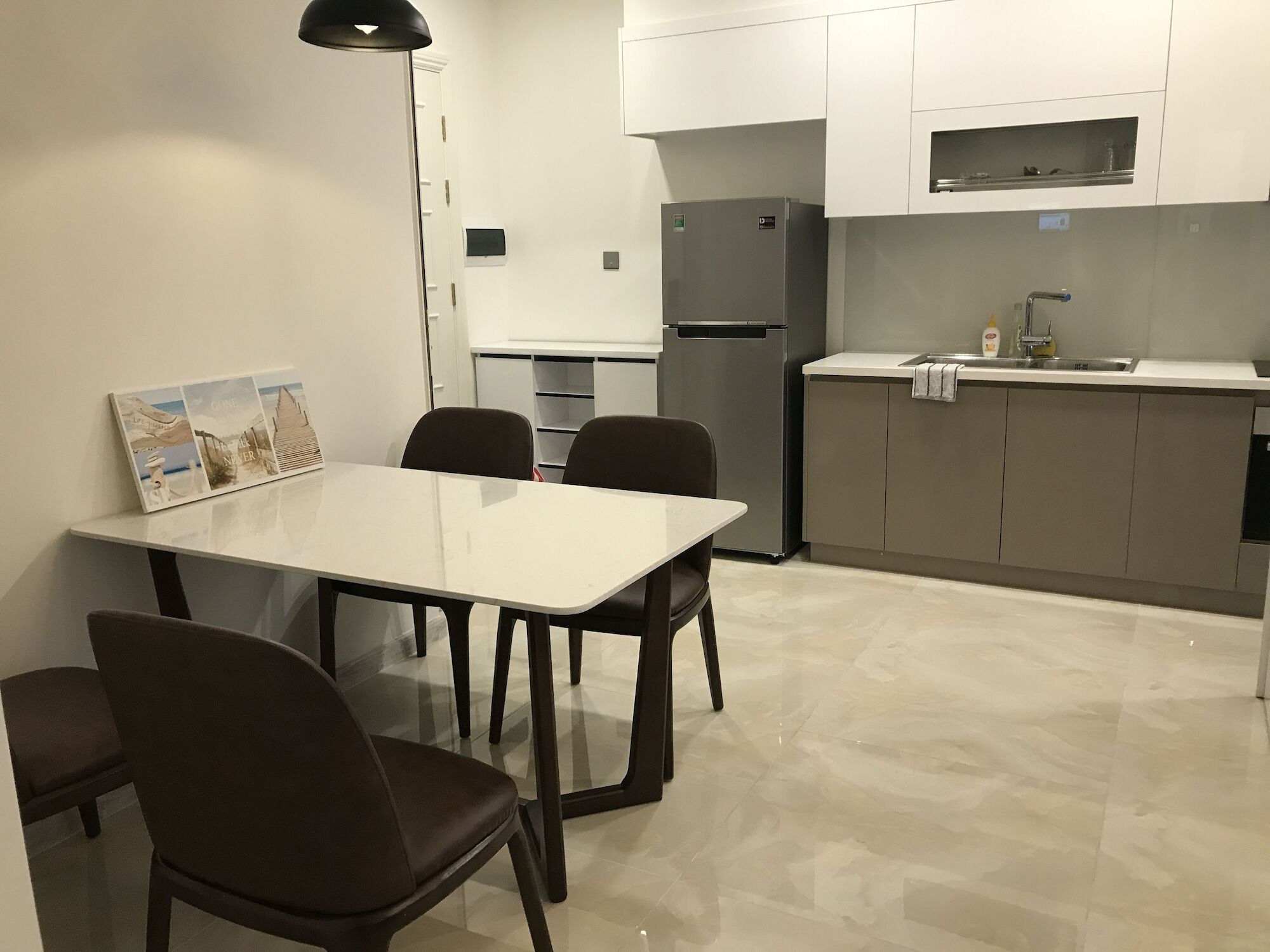 Mins - Vinhome Golden River Apartment *