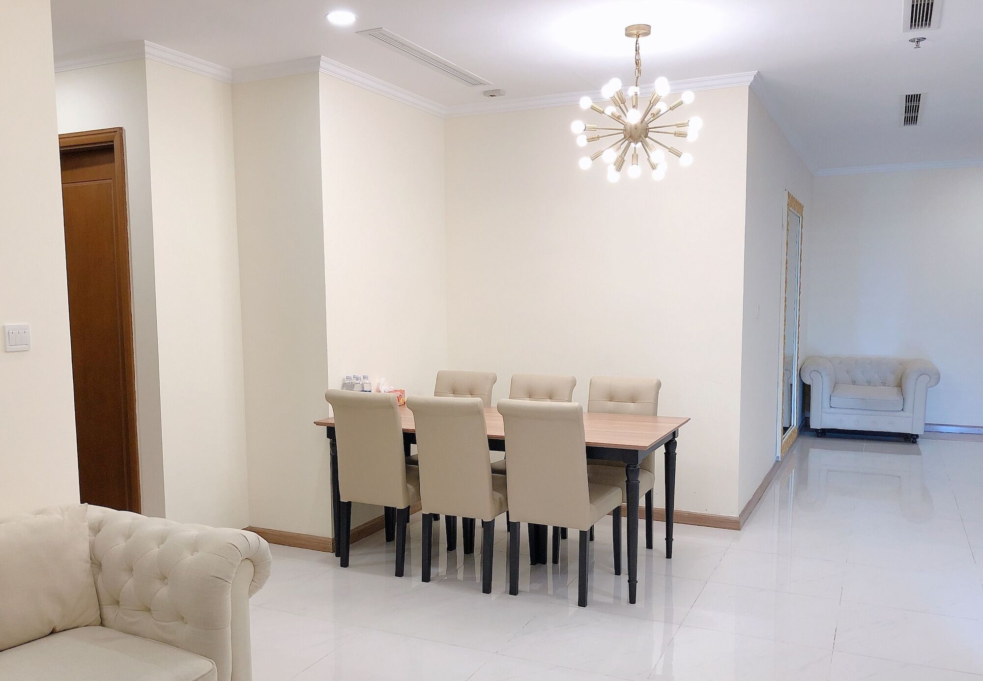Kelly House - Vinhomes Park Apartment *
