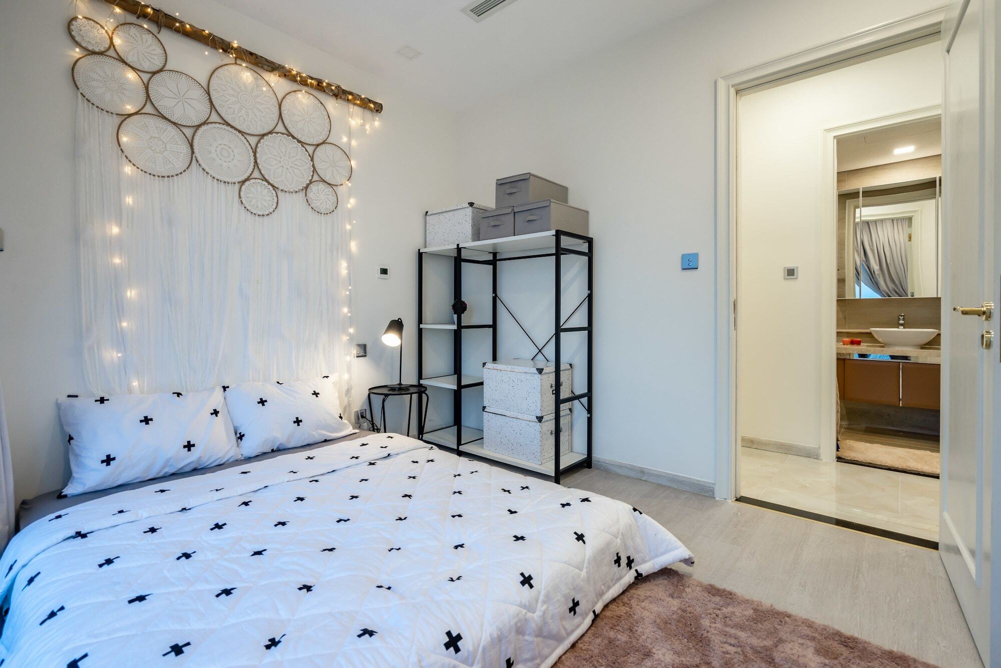 Qq - Vinhome Golden River - D.1 Apartment