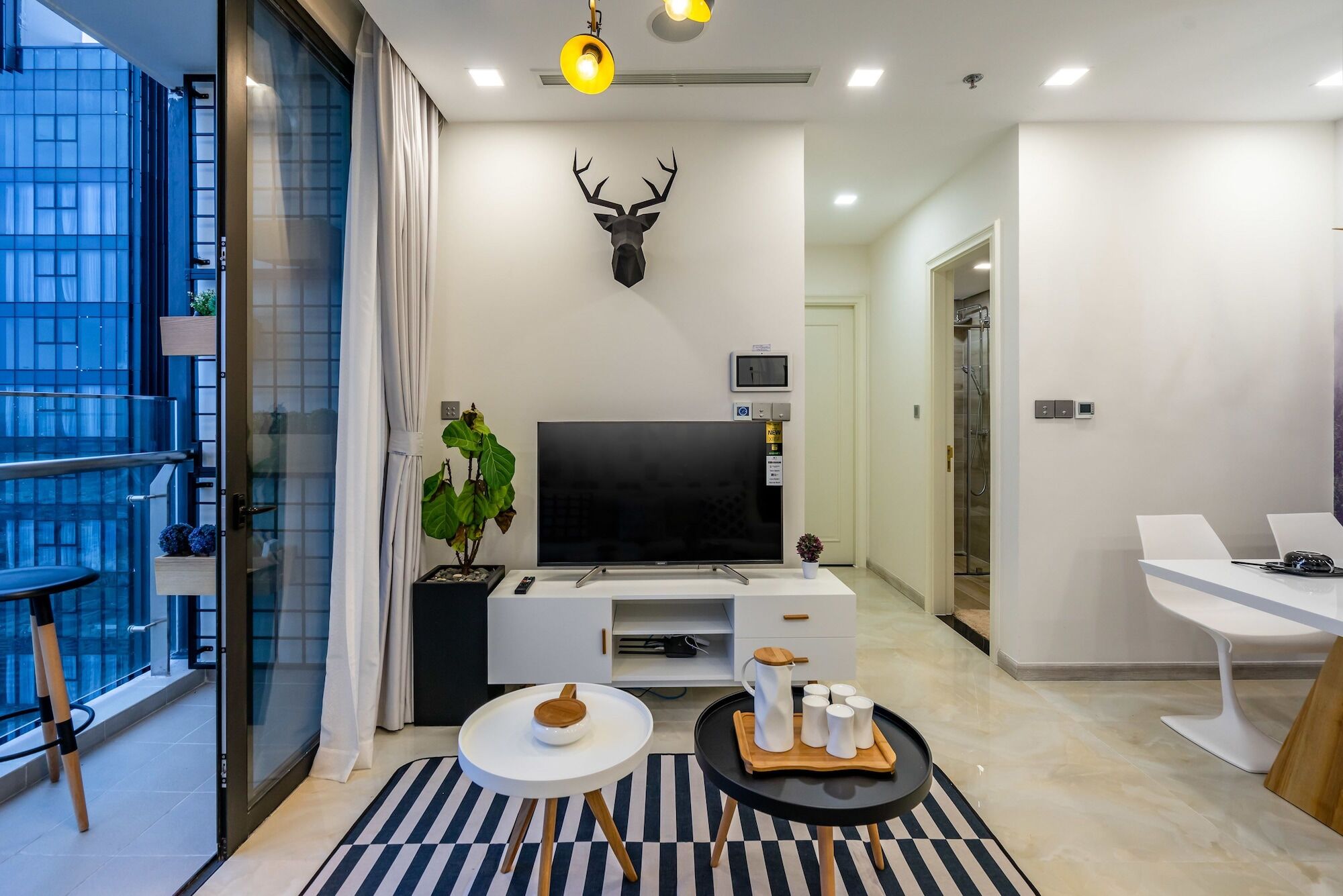 Qq - Vinhome Golden River - D.1 *