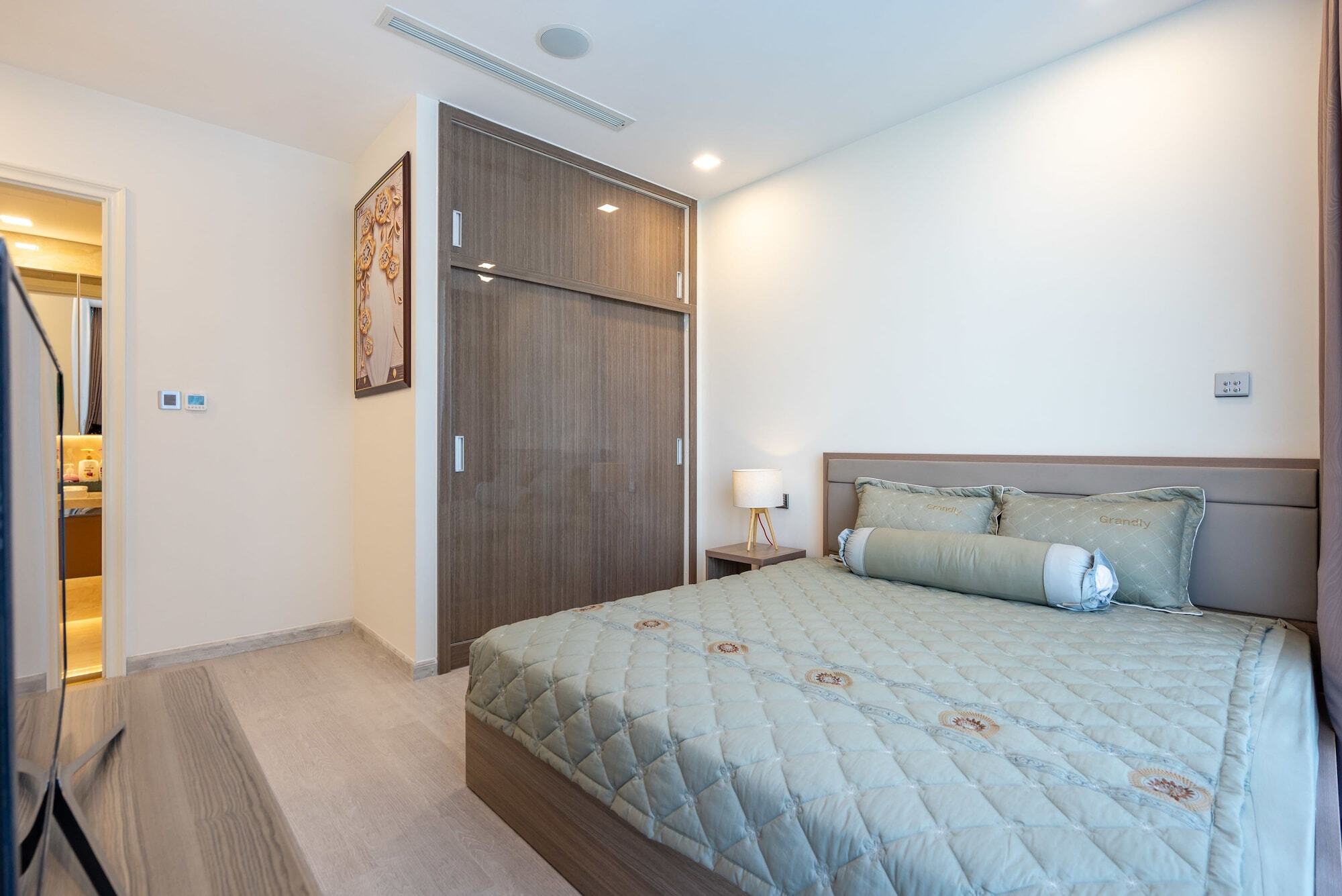 Apartment Qq - Vinhome Golden River - D.1 Ho Chi Minh City