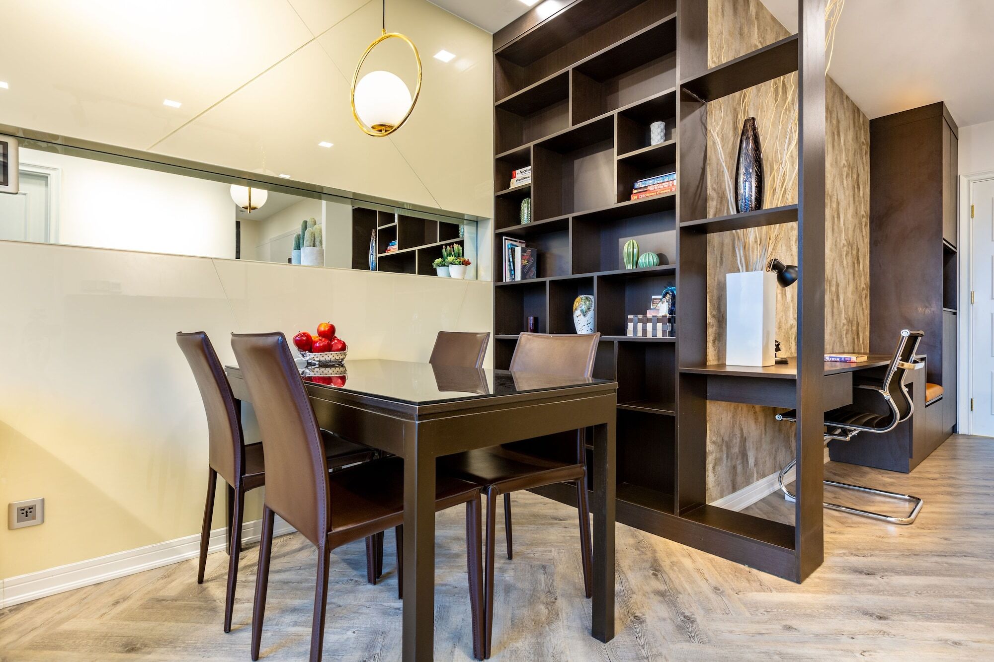 Qq - Vinhome Golden River - D.1 * Ho Chi Minh City