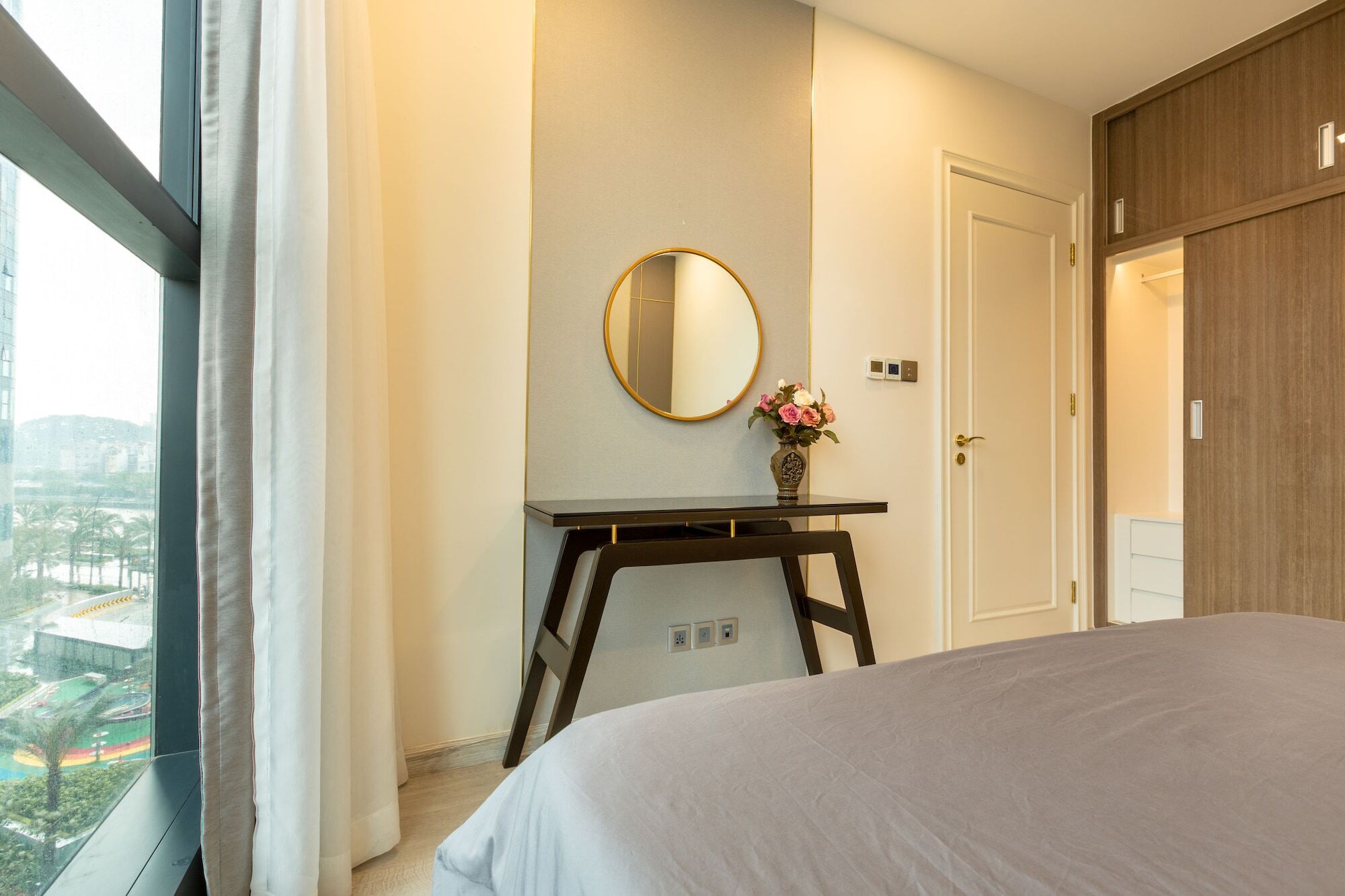 Qq - Vinhome Golden River - D.1 Apartment *