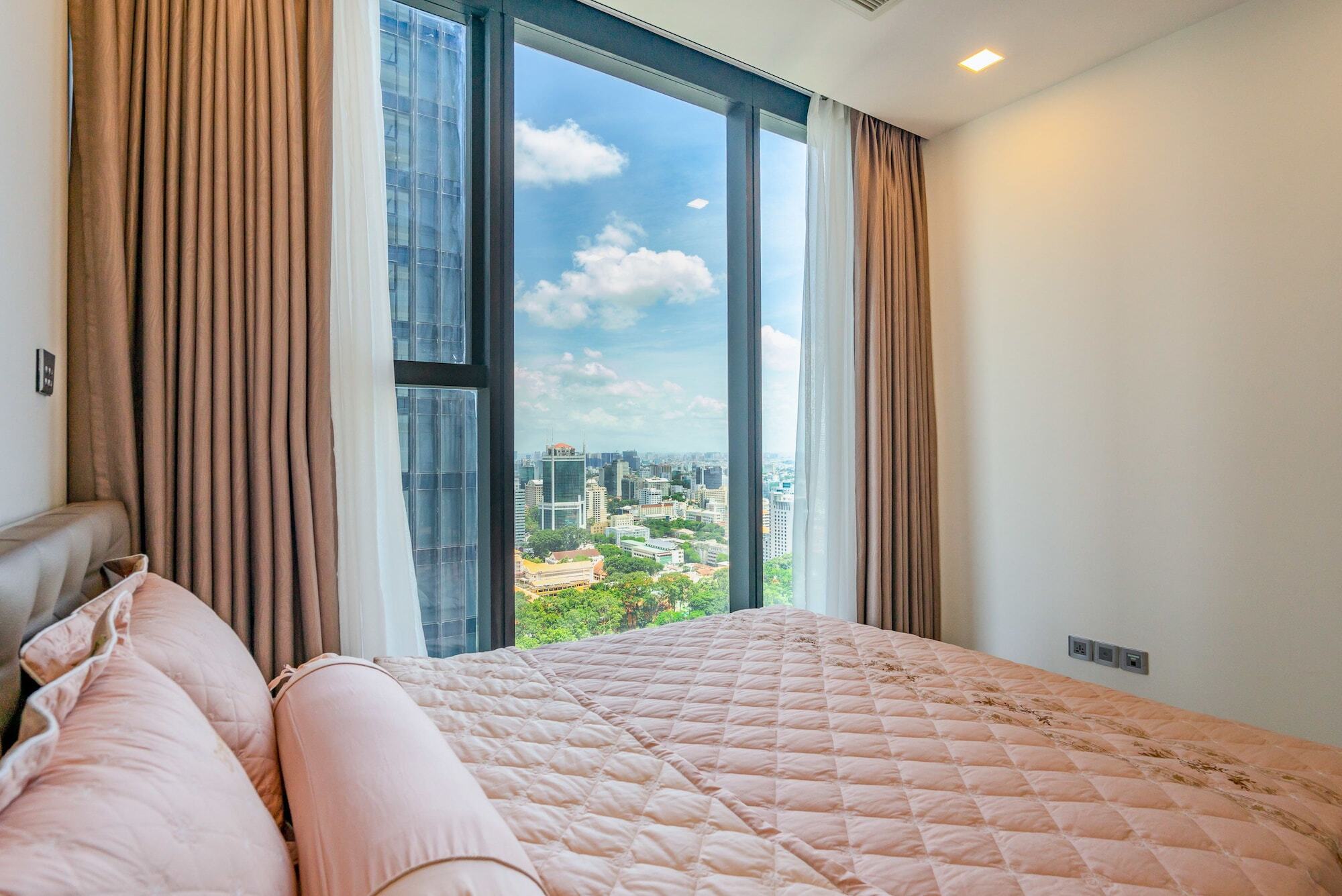 Qq - Vinhome Golden River - D.1 * Ho Chi Minh City