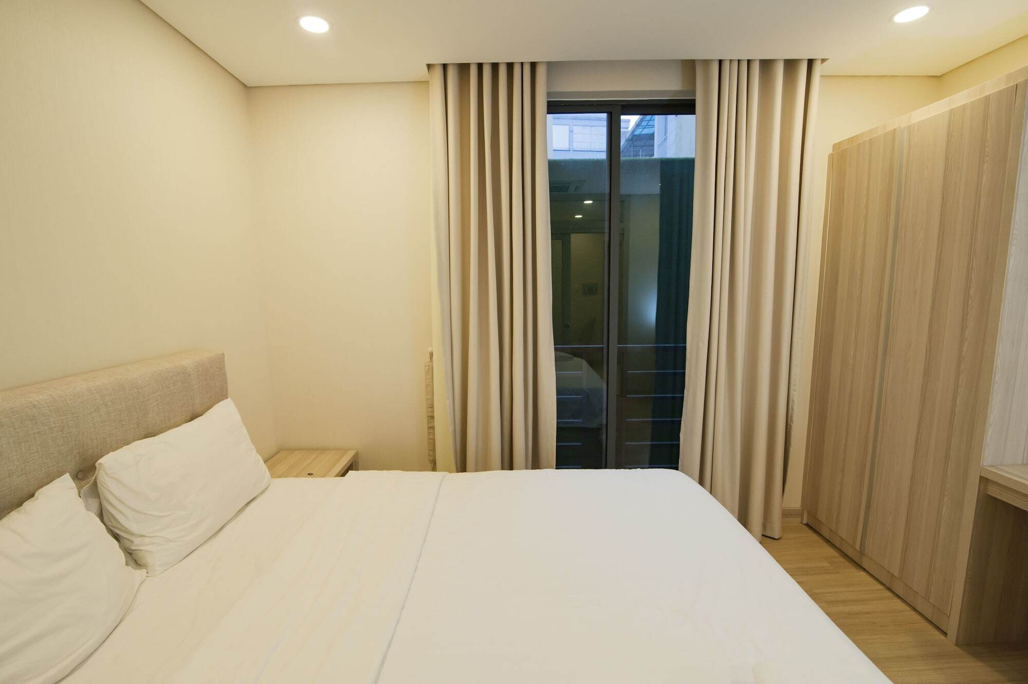 Golden Sands Service Apartment