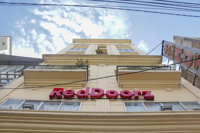 Hotel Reddoorz Near Binh Tay Market