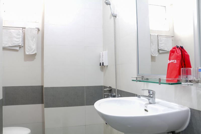 Reddoorz Near Binh Tay Market