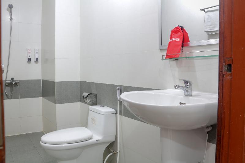 Reddoorz Near Binh Tay Market Hotel 2*