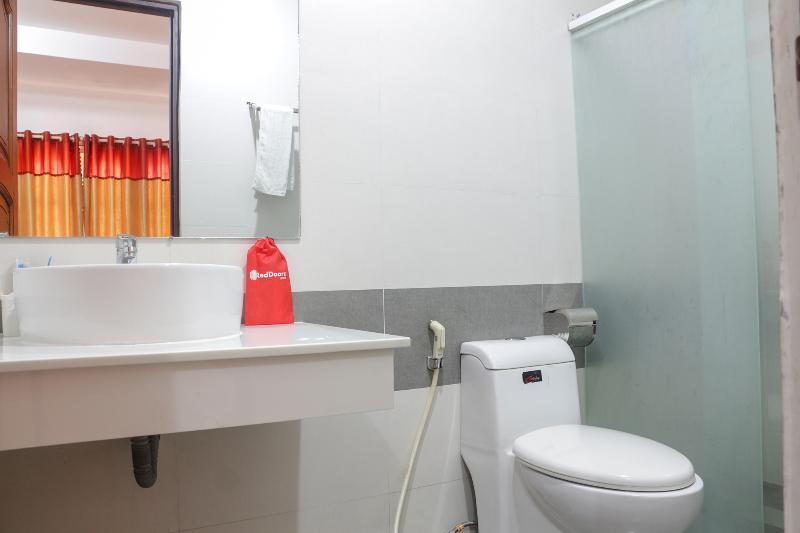 Reddoorz Near Binh Tay Market 2* Ho Chi Minh City