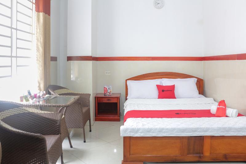 Hotel Reddoorz Near Binh Tay Market