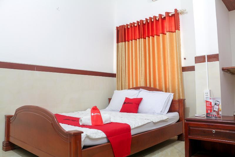 Reddoorz Near Binh Tay Market Hotel