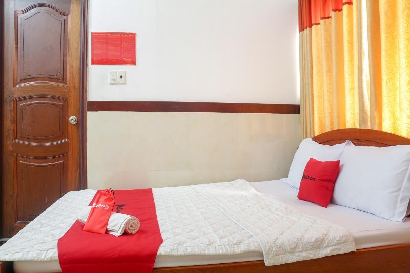 Reddoorz Near Binh Tay Market 2*