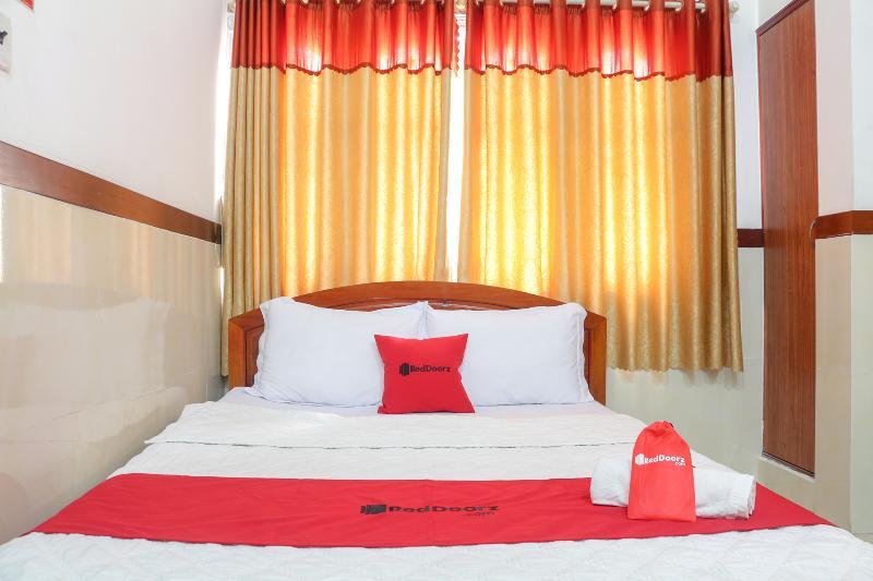 Reddoorz Near Binh Tay Market