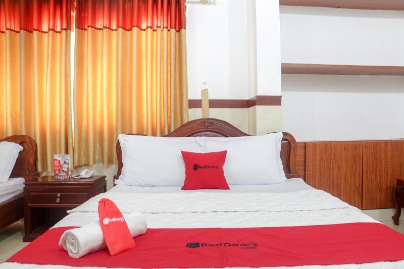Reddoorz Near Binh Tay Market