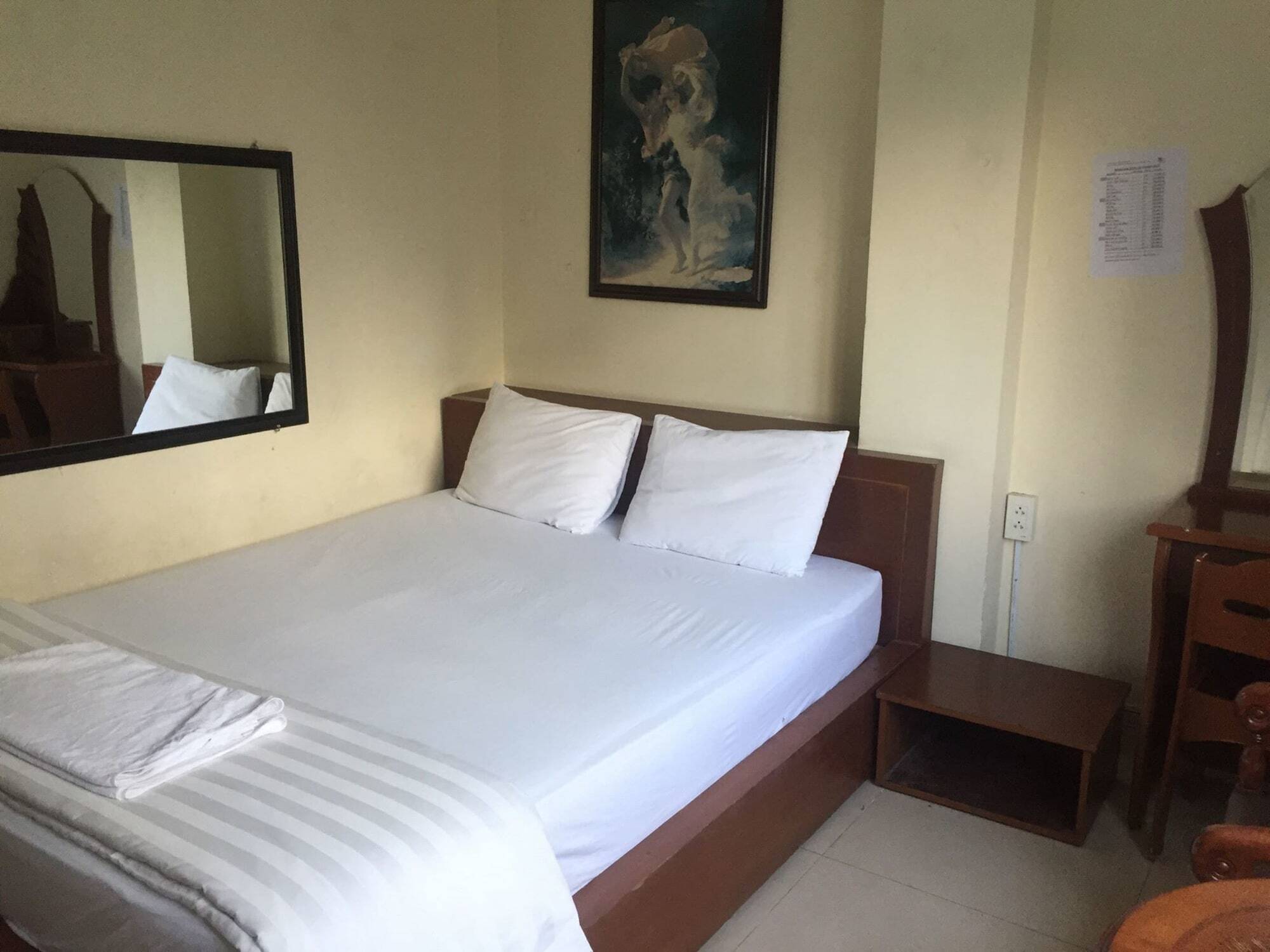 The Six Hotel-hoang Long Son 3 2*