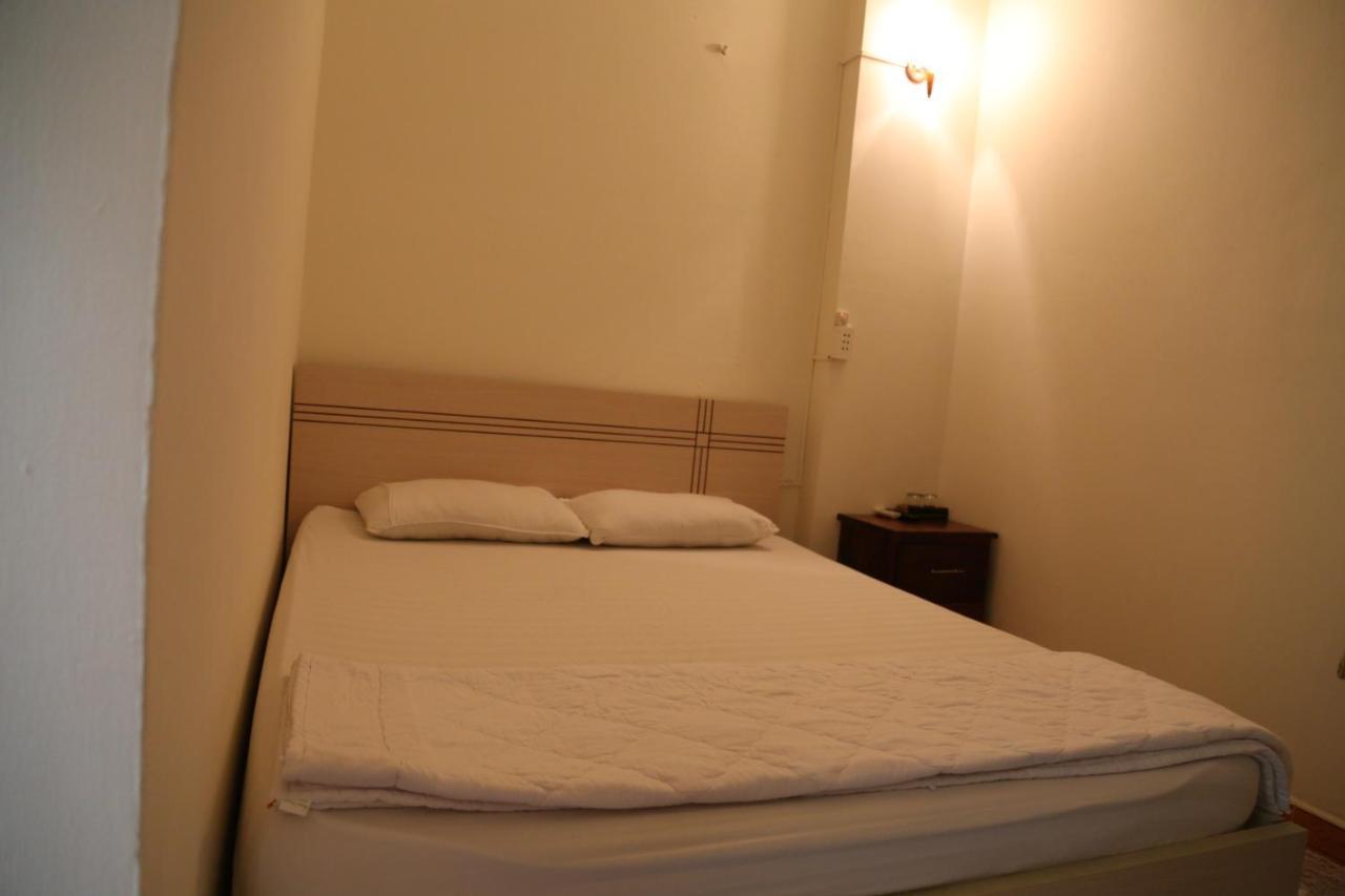 Thai Nhi Hotel *