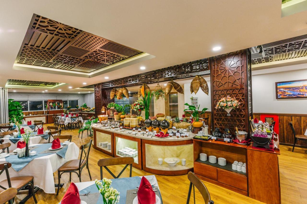 Happy Life Grand & Rooftop Skybar Ho Chi Minh City