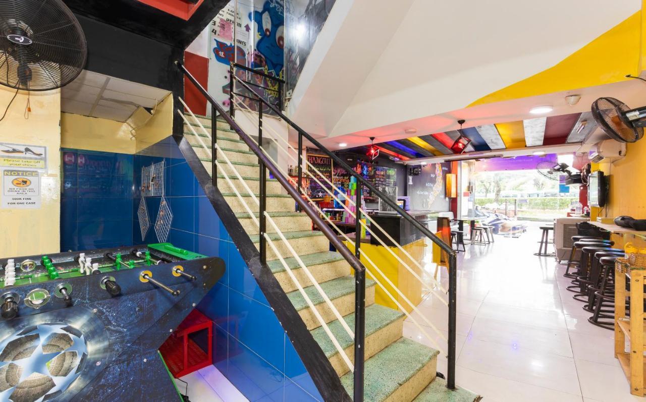 Hangout Hcm (adults Only) Hostel *