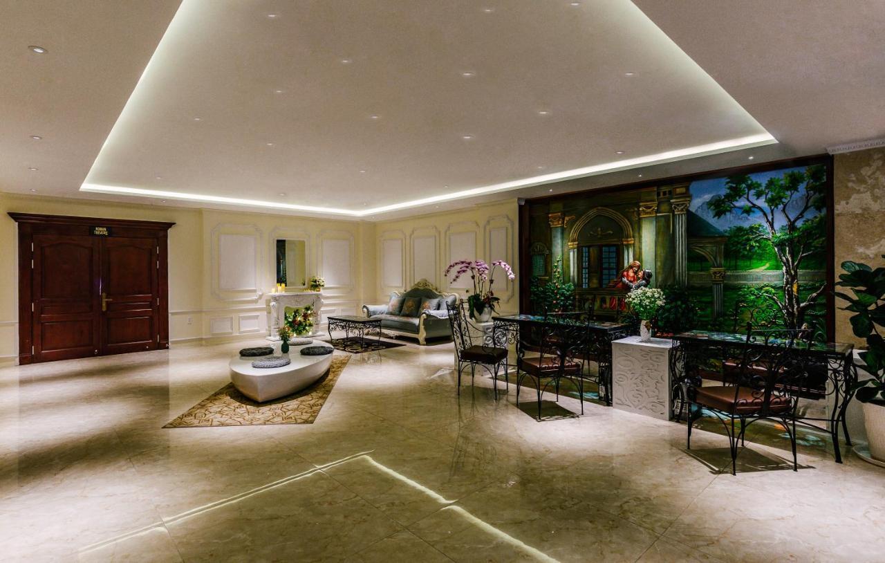 Hotel Happy Life Grand & Rooftop Skybar 4*