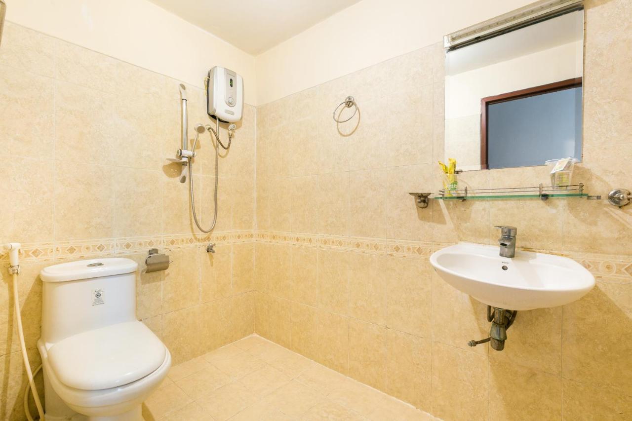 Khách sạn Oyo 568 Hoàng Long 2*